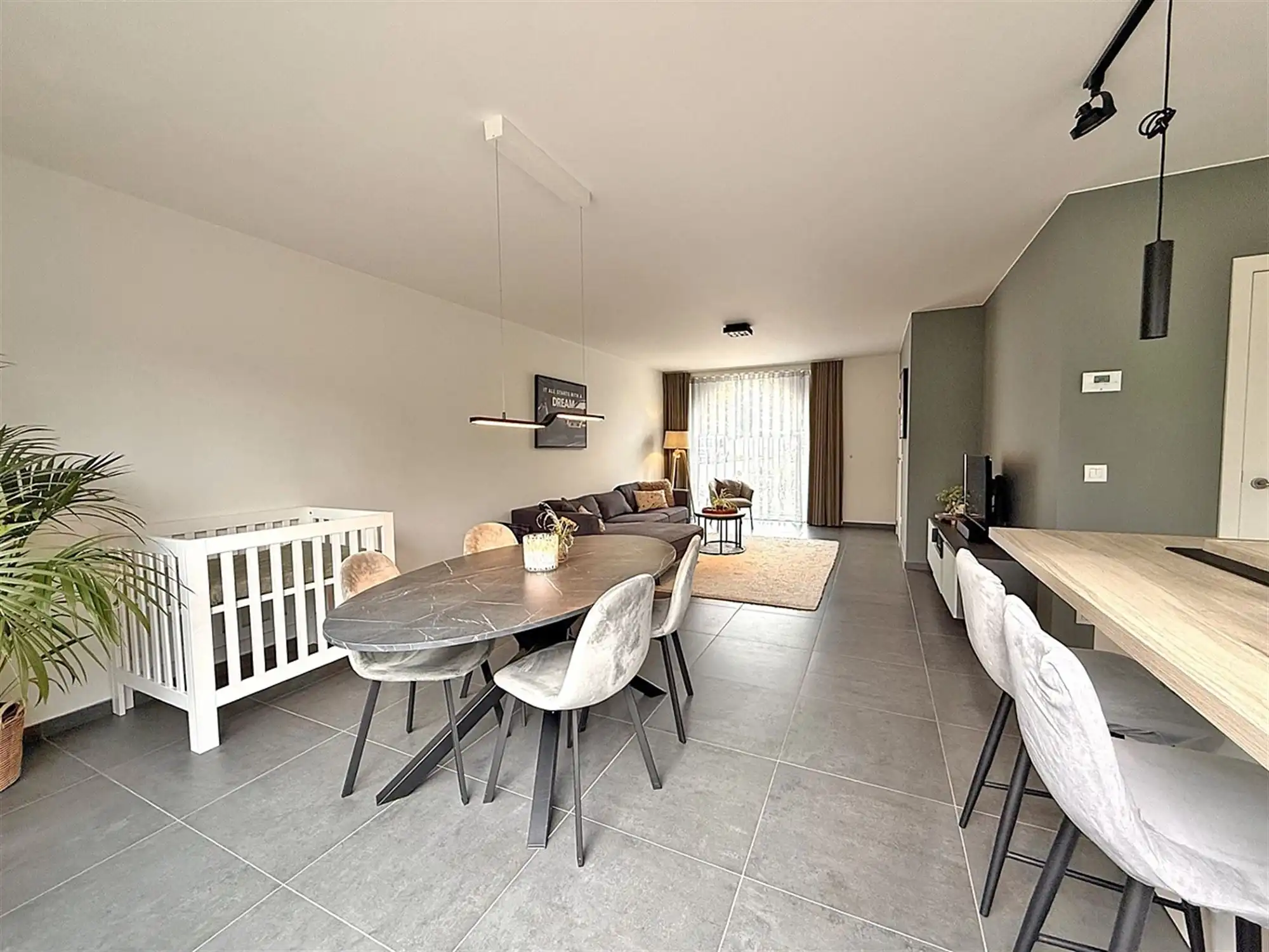Recente, instapkl. WONING met 3 slpks, terras / tuin & 2 autostnpltsn foto 5