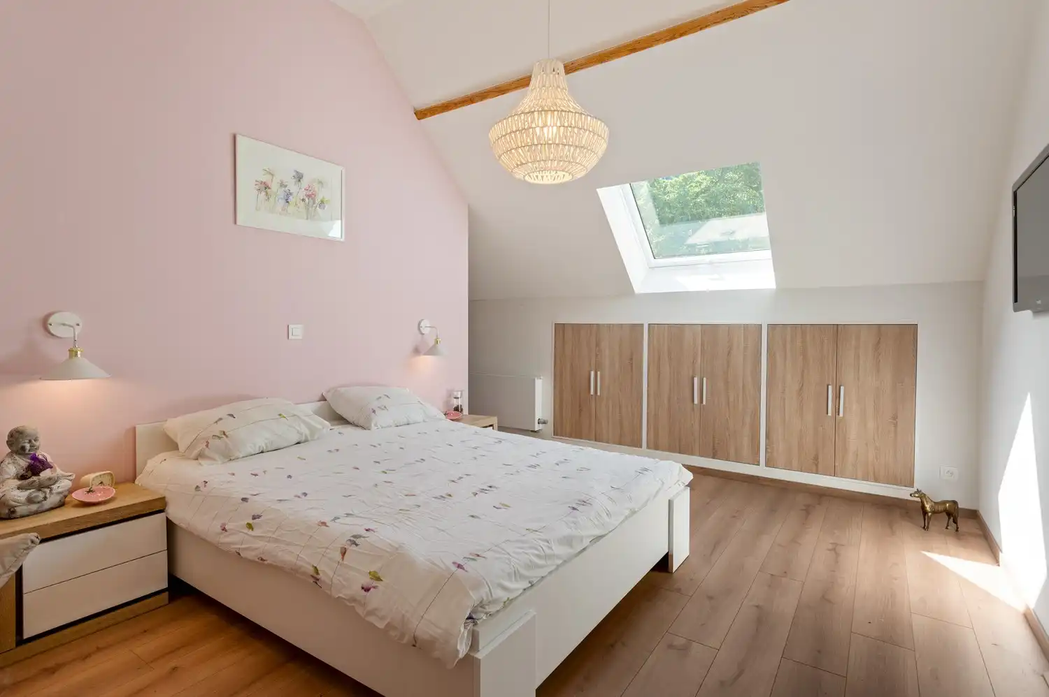 Instapklare, volledig gerenoveerde woning met 3 slaapkamers, bijgebouw en prachtige tuin foto 16