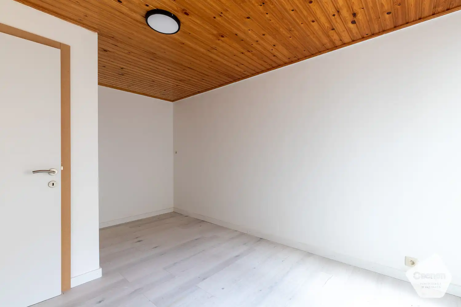 Een licht op te frissen appartement met twee slaapkamers, gelegen op een rustige locatie nabij het strand, het centrum en het openbaar vervoer foto 8