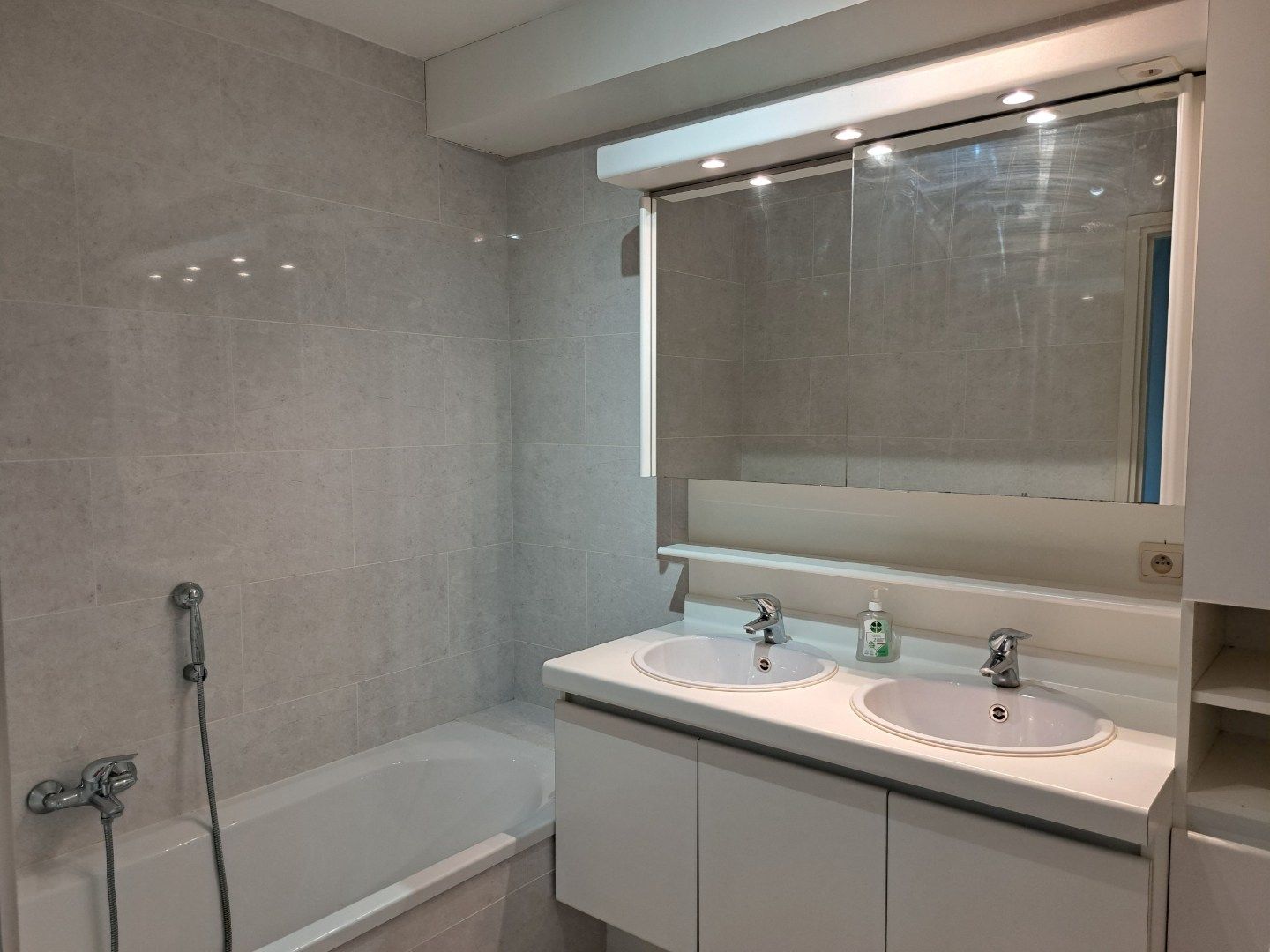 RUIM VERZORGD  HOEKAPPARTEMENT IN VILLA RESIDENTIE OP WANDELAFSTAND VAN HET STRAND  foto 6