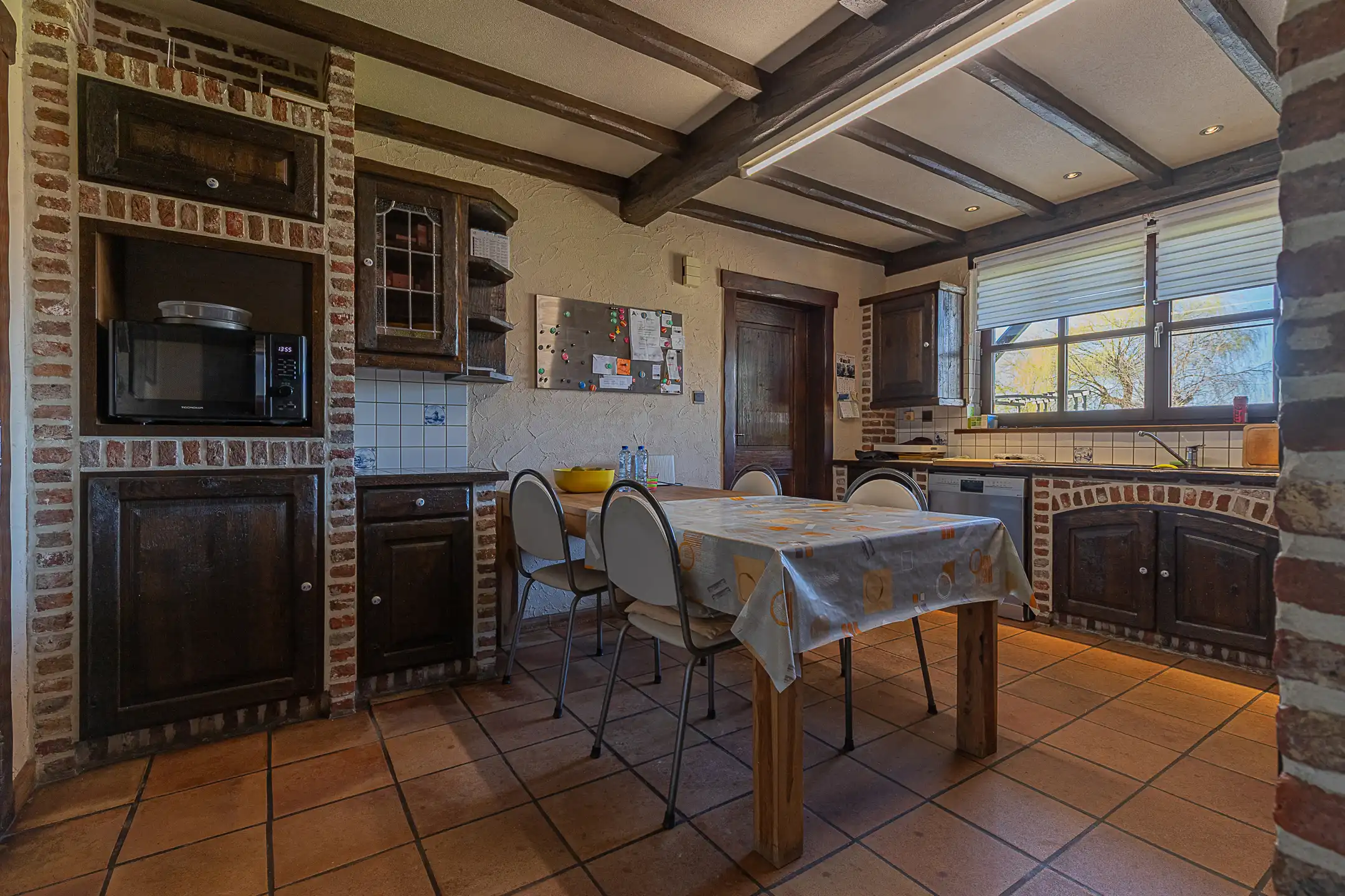 GIJZEGEM – Verzorgde 4-gevelwoning met zicht op de velden foto 13