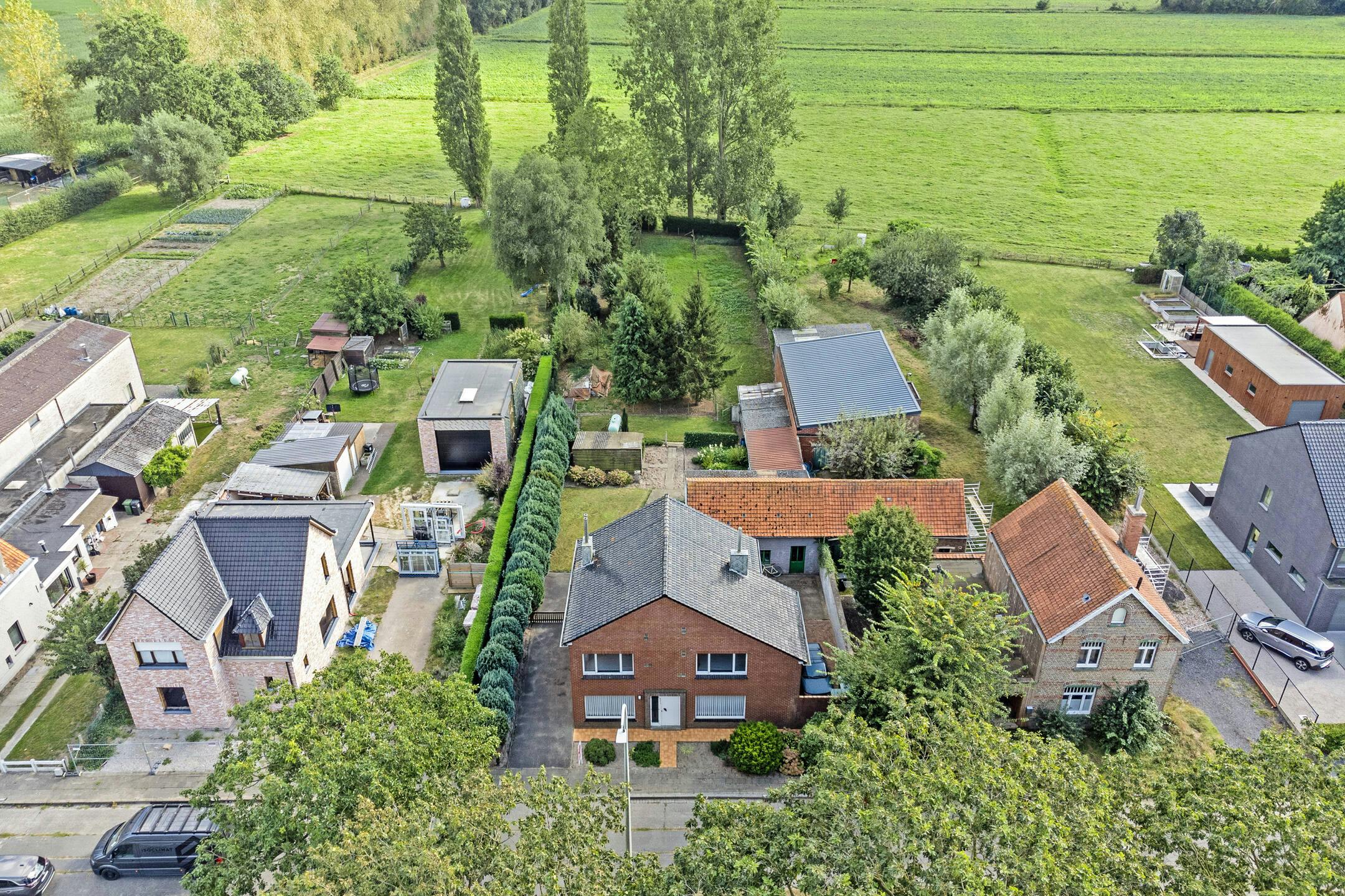 Vrijstaand huis met 3 slaapkamers en 1.675m² grond te Sijsele foto 2