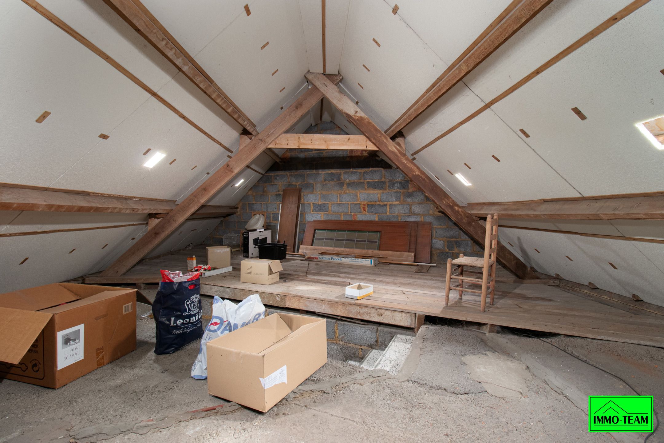 Ruime op te frissen 2-gevelwoning foto 21