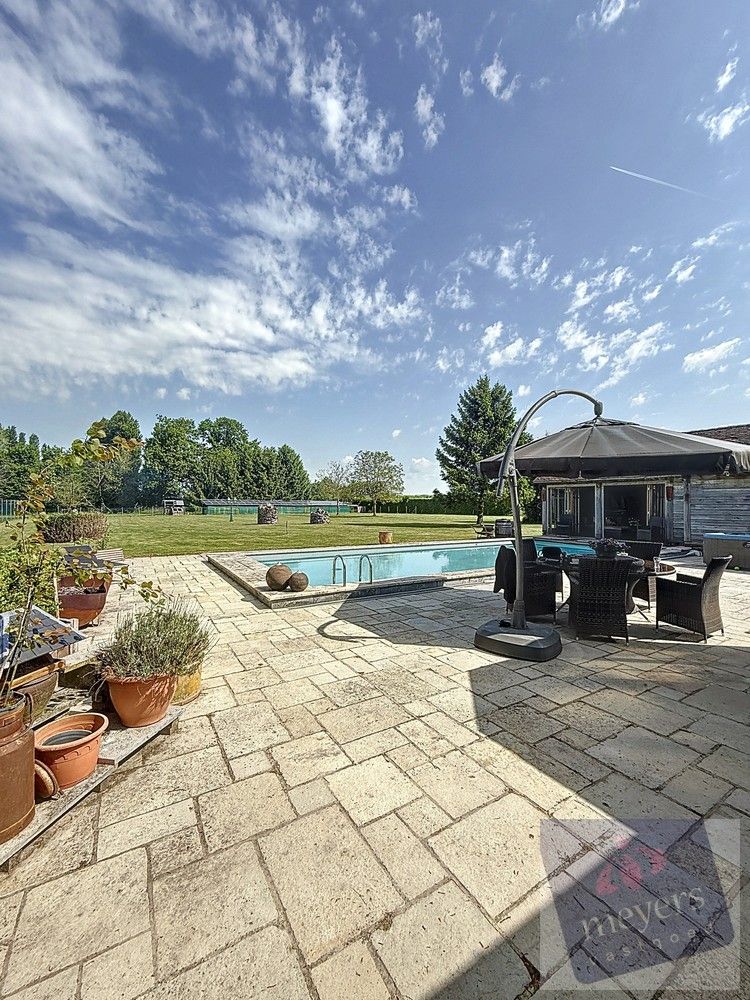 Hoeve met zwembad op 1,2 ha in Alken foto 13