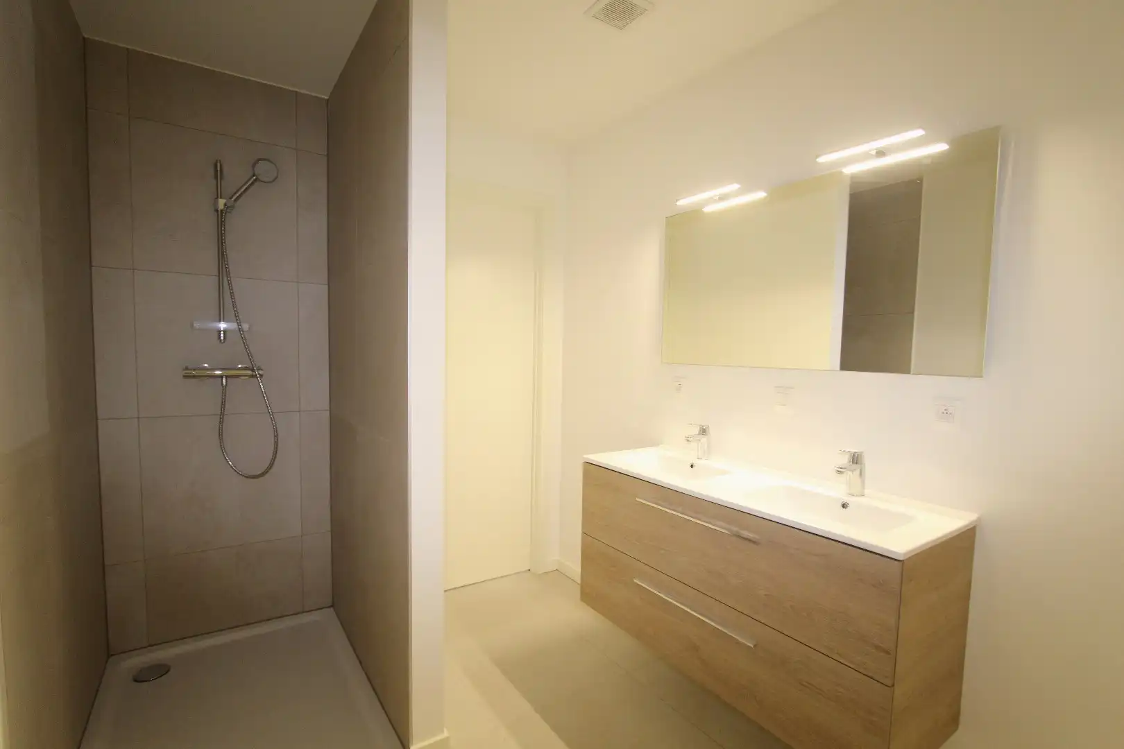MODERN DUPLEX APPARTEMENT MET TERRAS foto 8