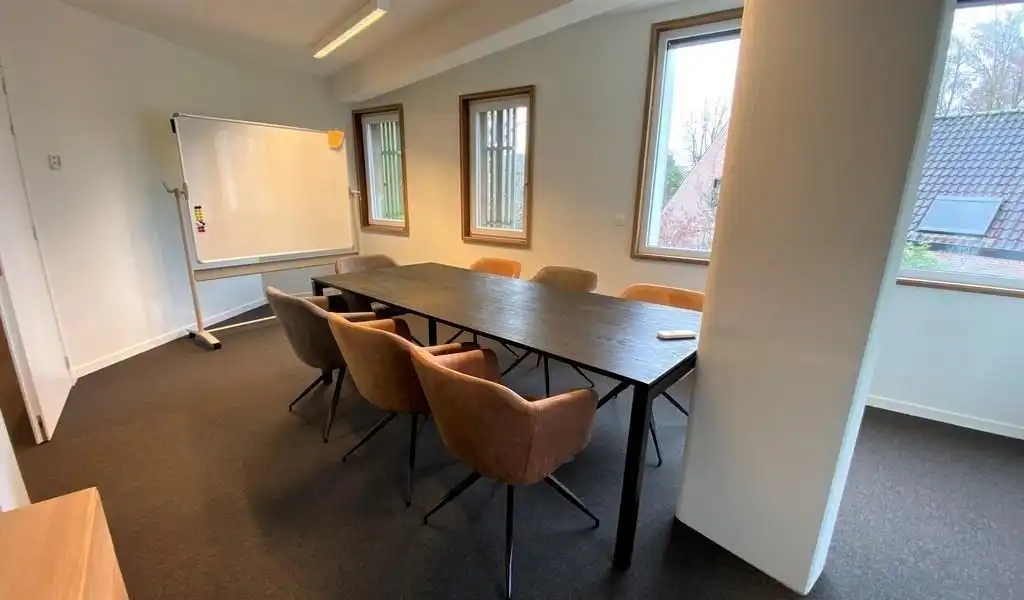 Instapklaar kantoor met terras te huur aan afrit E40 in Sint-Denijs-Westrem  foto 3