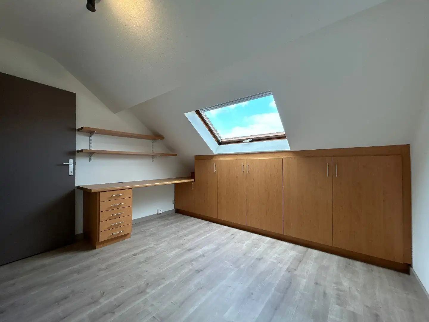 Ruim en lichtrijk dakappartement in Wespelaar centrum foto 15