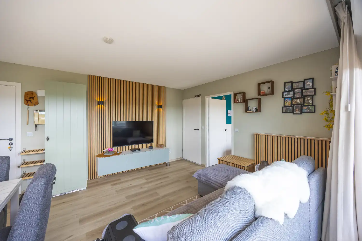 Prachtig gerenoveerd 1-slaapkamerappartement met zongericht terras en prachtig open uitzicht foto {{pictureIndex}}