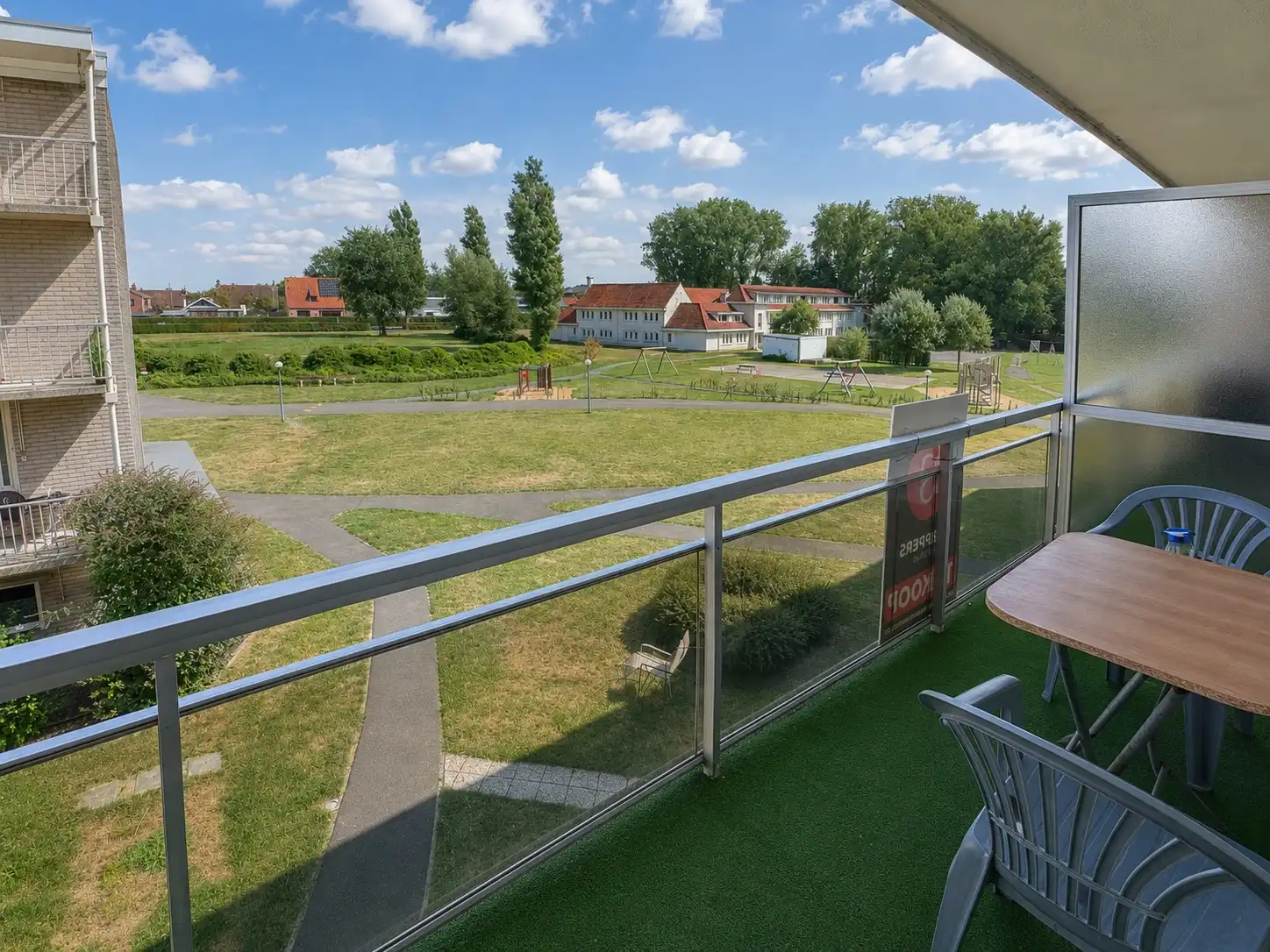 Instapklaar en smaakvol gerenoveerd appartement te koop in Park Atlantis, Vosseslag – De Haan. foto 2