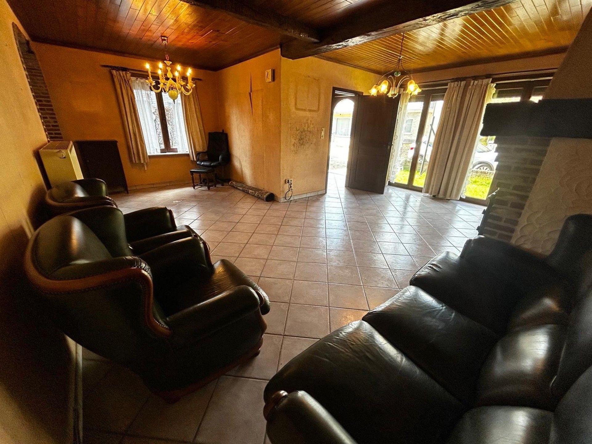 Rustig gelegen gezinswoning met tuin en garage foto 4