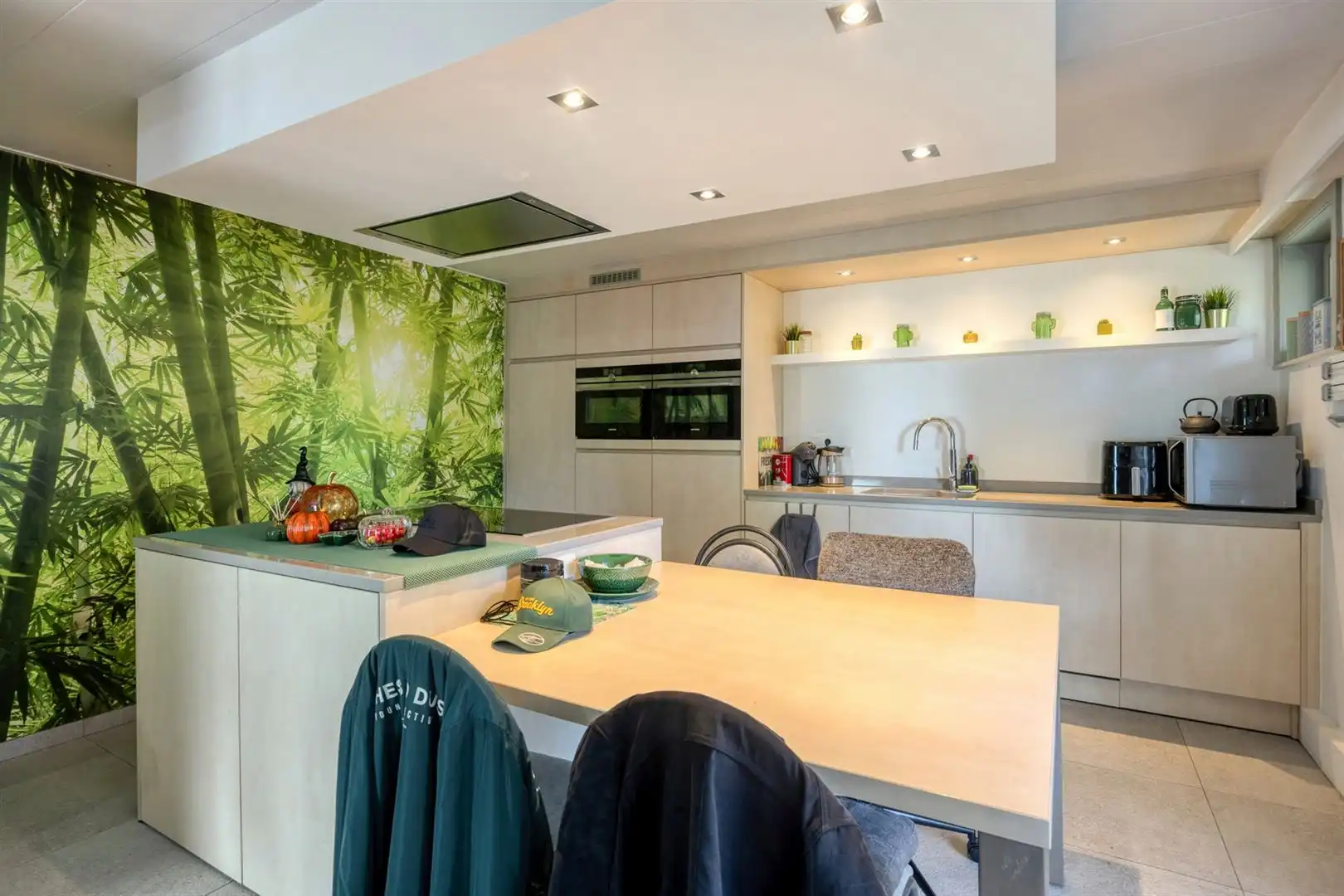 TE KOOP: Gerenoveerd appartement met 2 slaapkamers, terras en garage te Heusden! foto 7