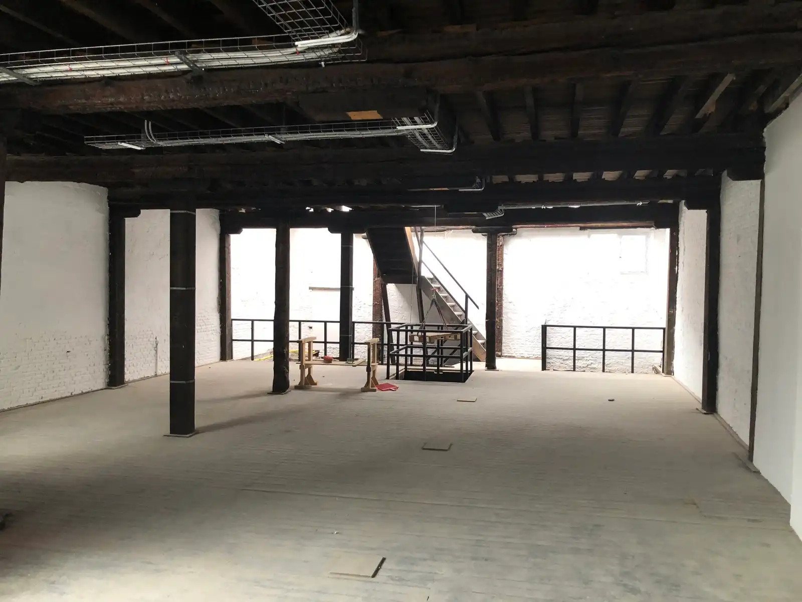 Kantoor/Atelier van 470 m² te huur nabij Grote Markt foto {{pictureIndex}}