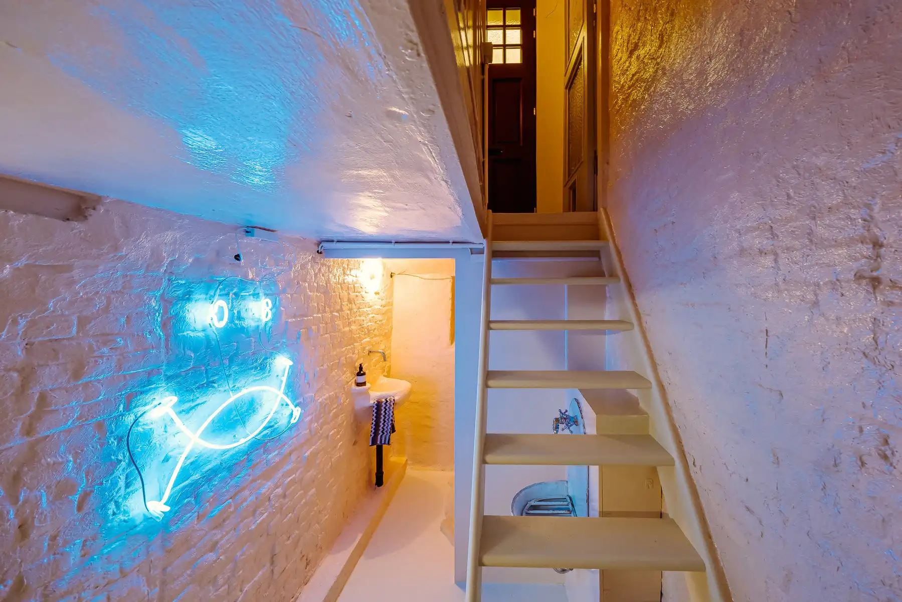 Prachtig gerenoveerde woning met authentieke charme op top locatie! foto 18