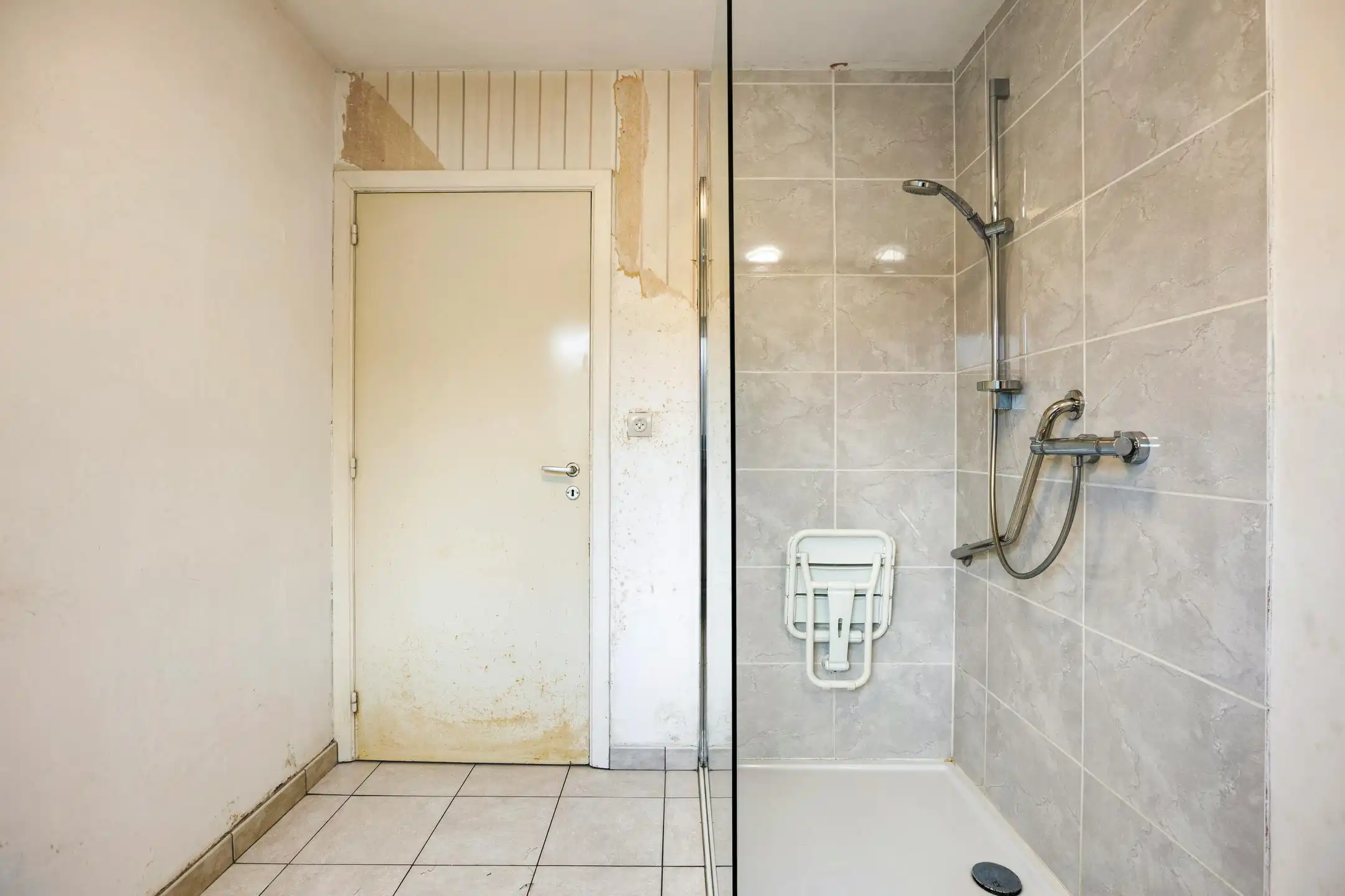 Gelijkvloers huis te koop met 3 slaapkamers, garage en tuin foto 14