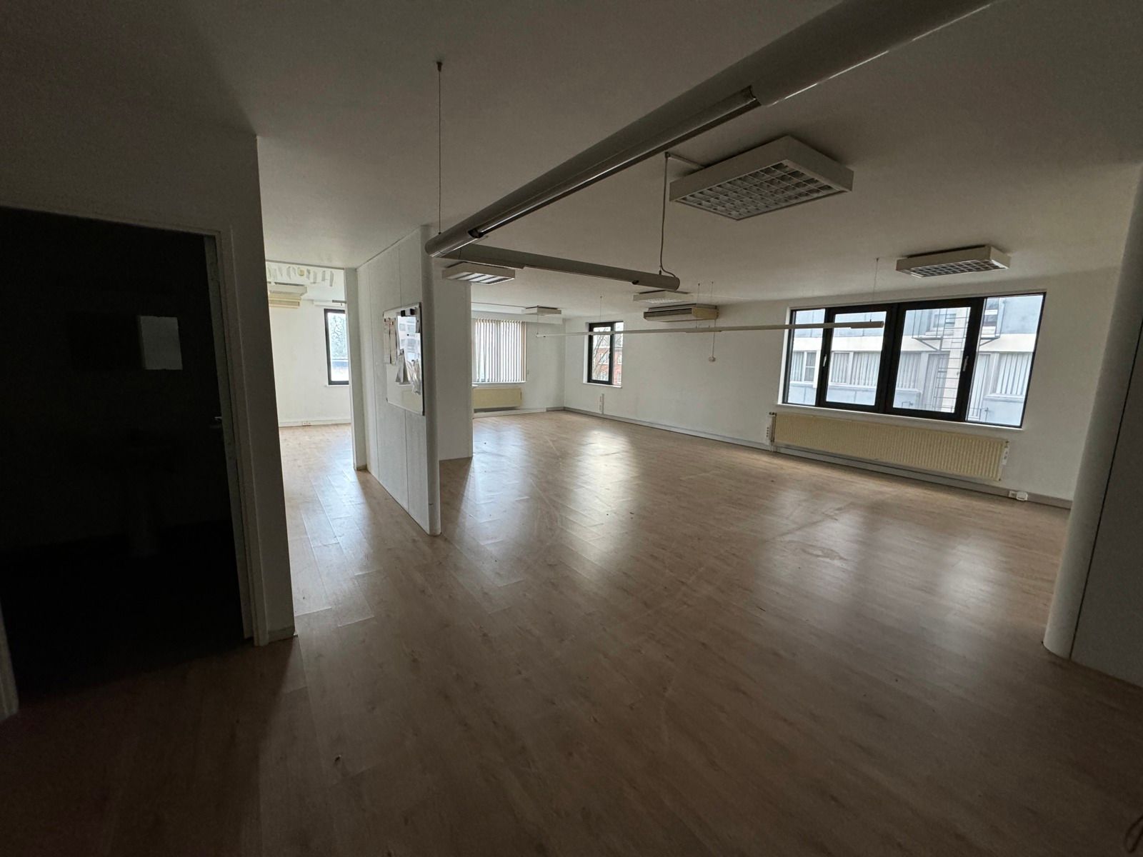 Kantoor 3de verdiep op Bisschoppenhoflaan + parking foto 5