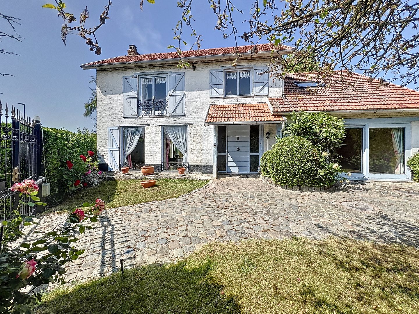 Uitzonderlijk gelegen Cottagestijl woning op Zuidwest gericht perceel van 588m² te Oostende.