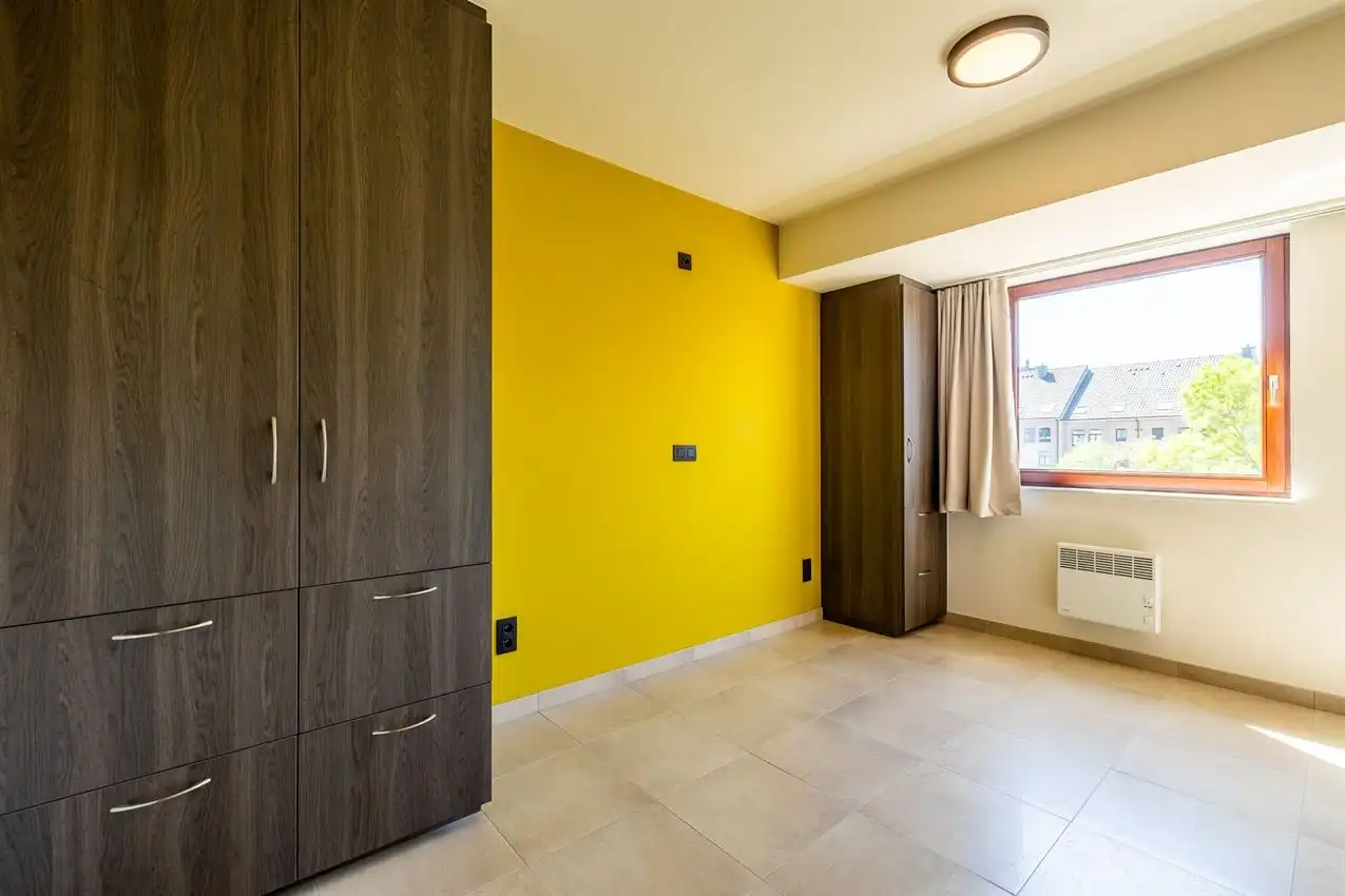 Vernieuwd app, twee slaapkamers, terras en garage foto 17