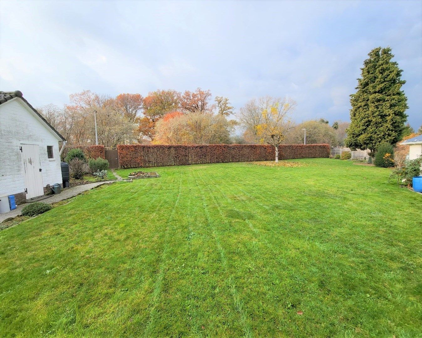 Halfopen bebouwing met garage en schitterende tuin. foto 24