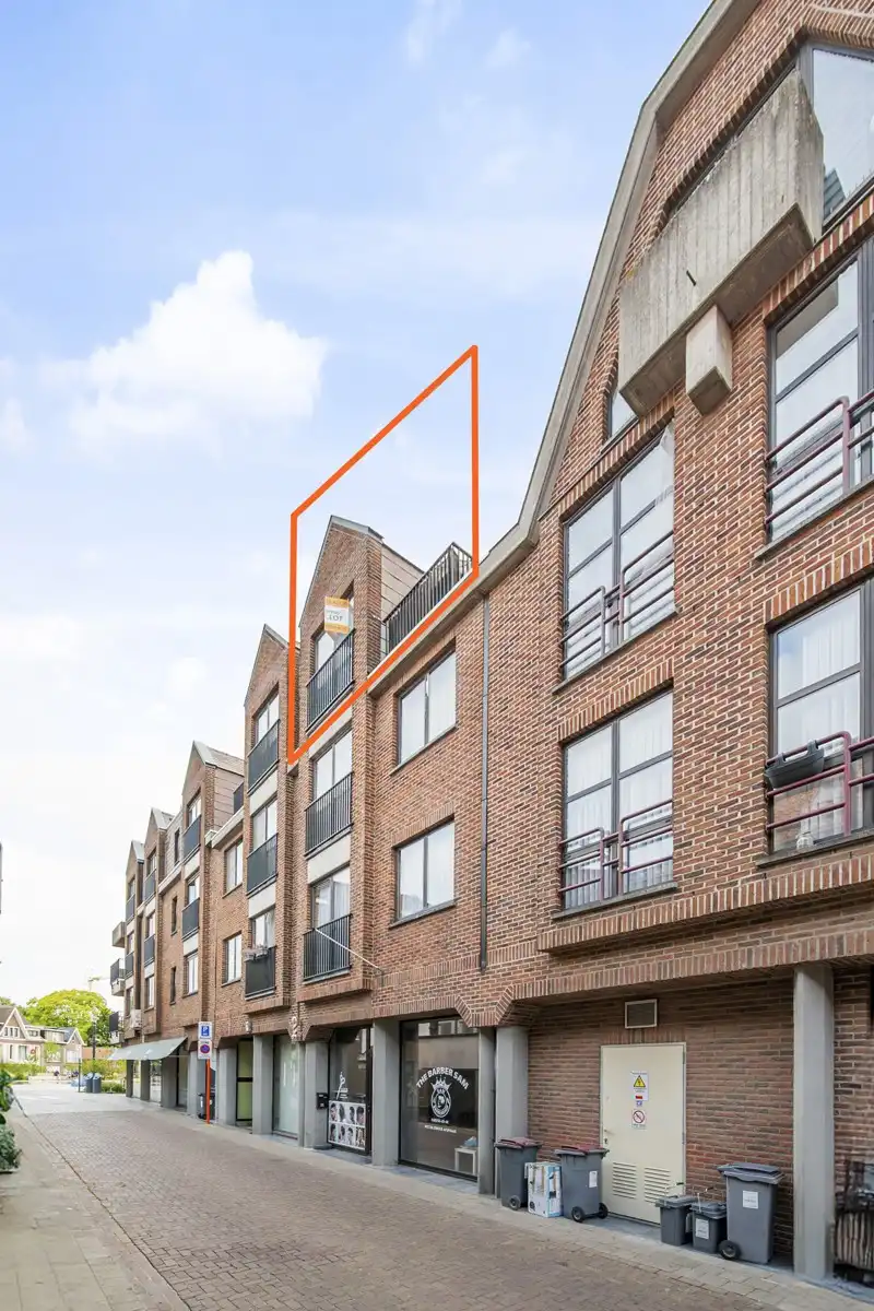 Instapklaar appartement aan de markt in Zele foto 2