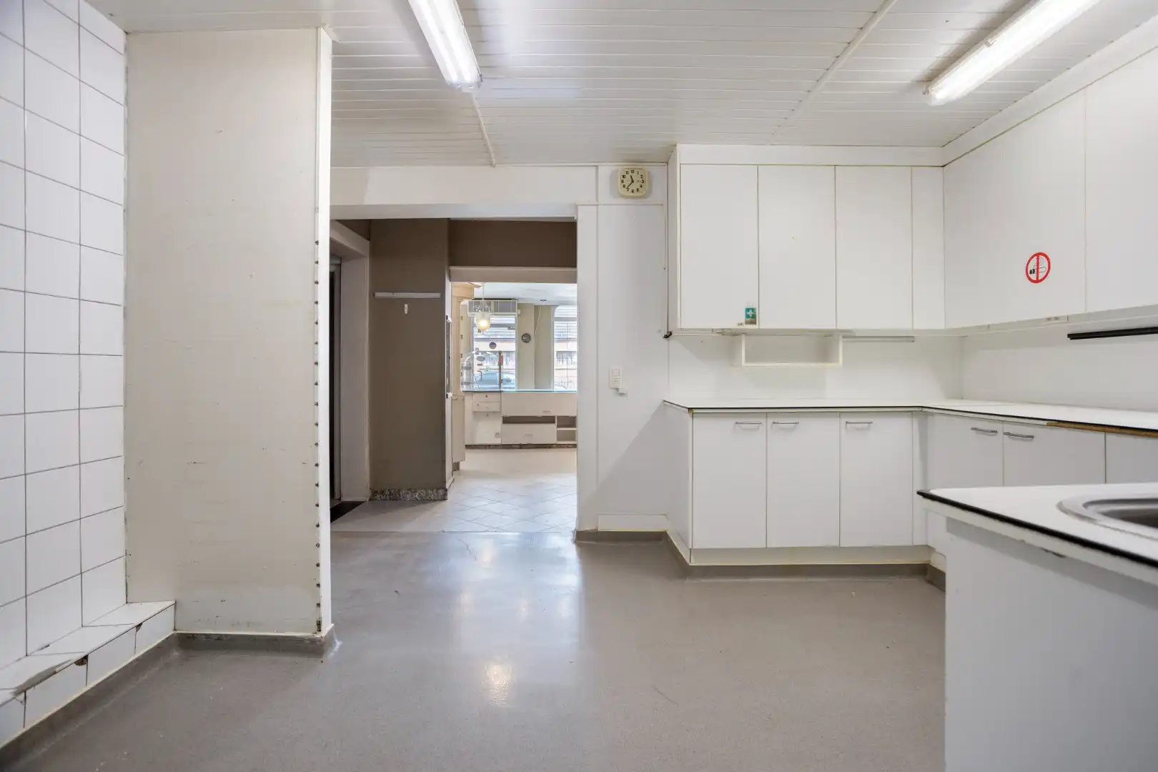 Karaktervol handelshuis met woonst op commerciële locatie in Mol-Gompel !  foto 8