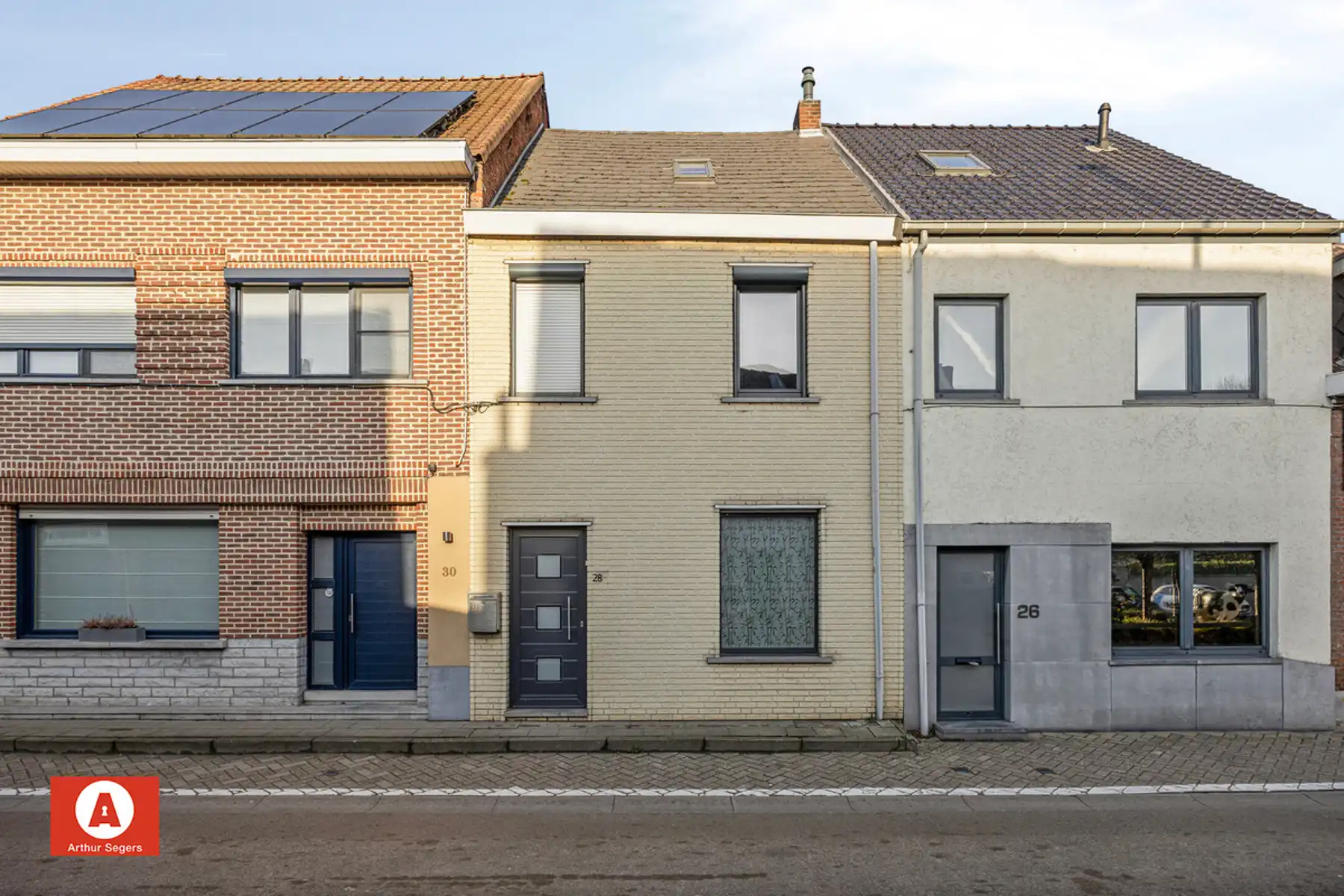 Instapklare gezinswoning pal bij centrum Buggenhout. foto {{pictureIndex}}