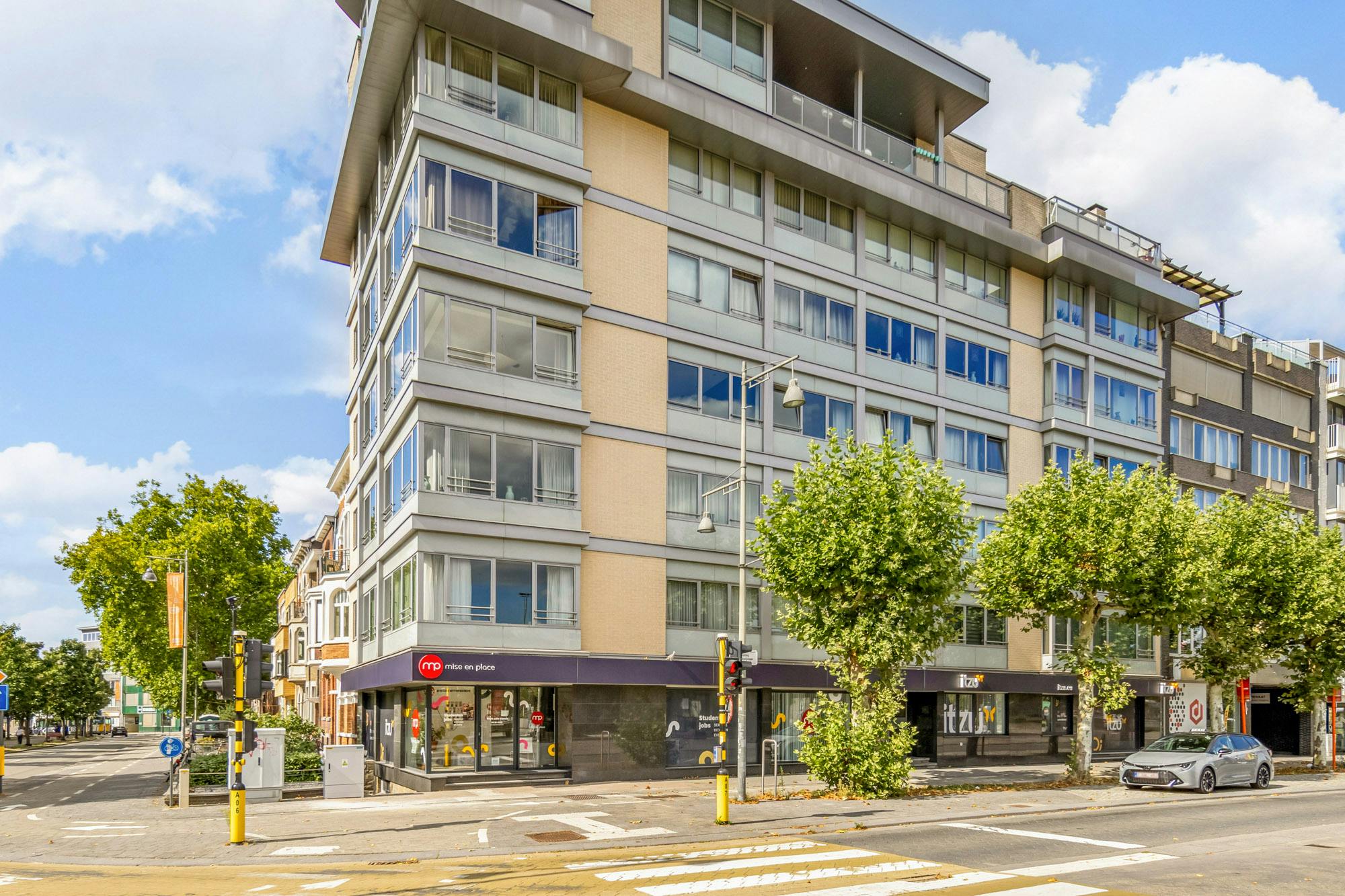 Gerenoveerd appartement met 3 slaapkamers centrum Hasselt foto 3