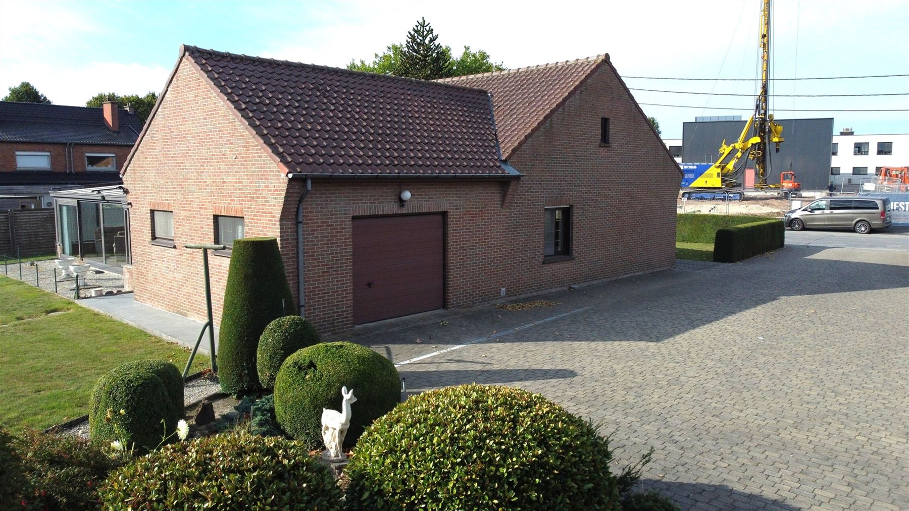 Ruime woning met drie slaapkamers en grote veranda foto 15