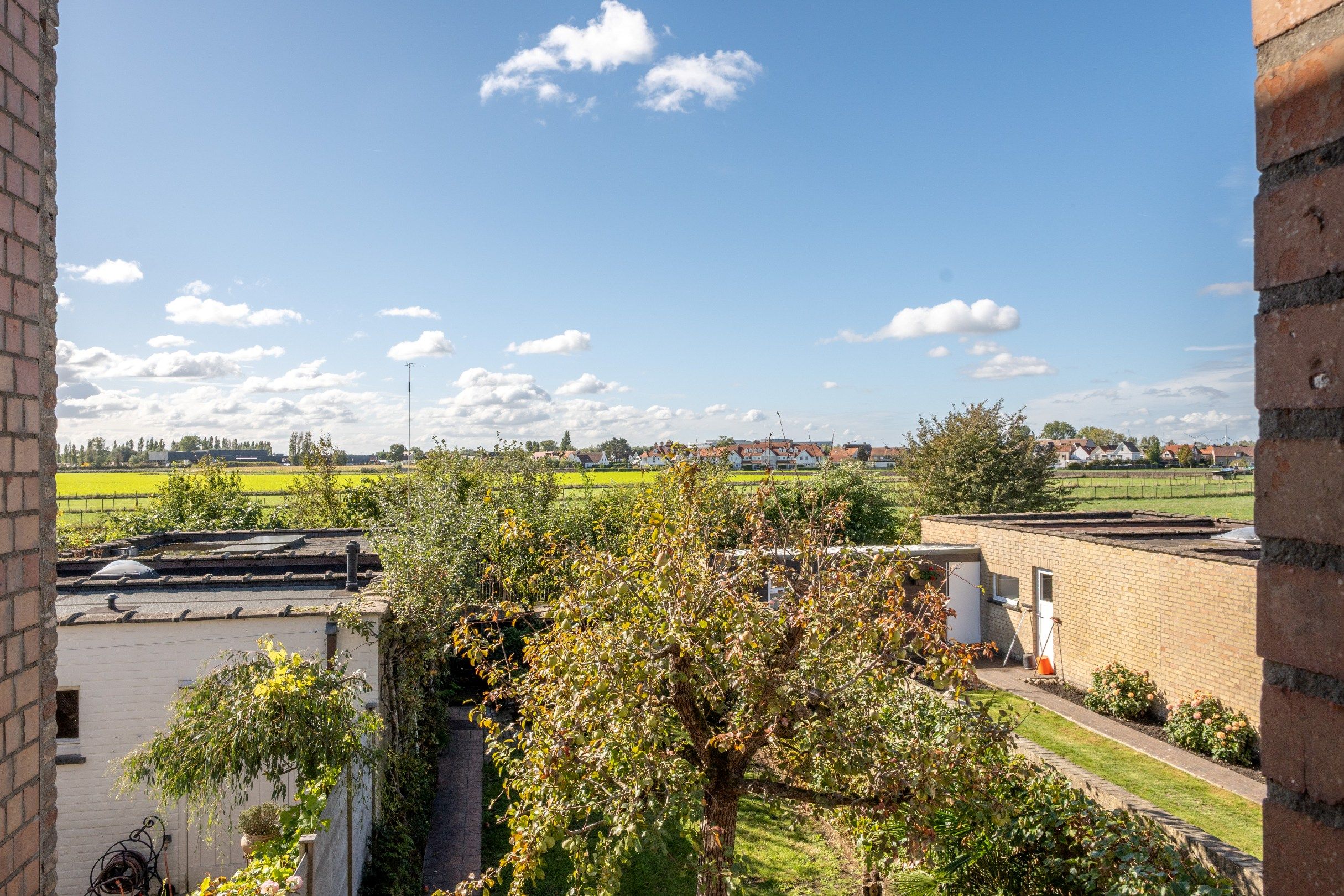 Ruime woning met 3 garages en tuin te Knokke foto 16