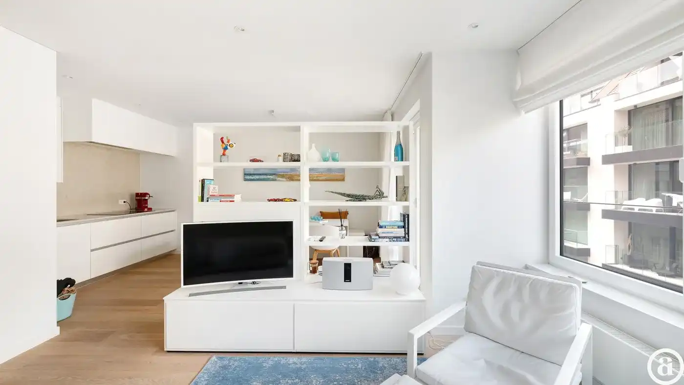 Modern 1-slaapkamerappartement met balkon op toplocatie foto 4