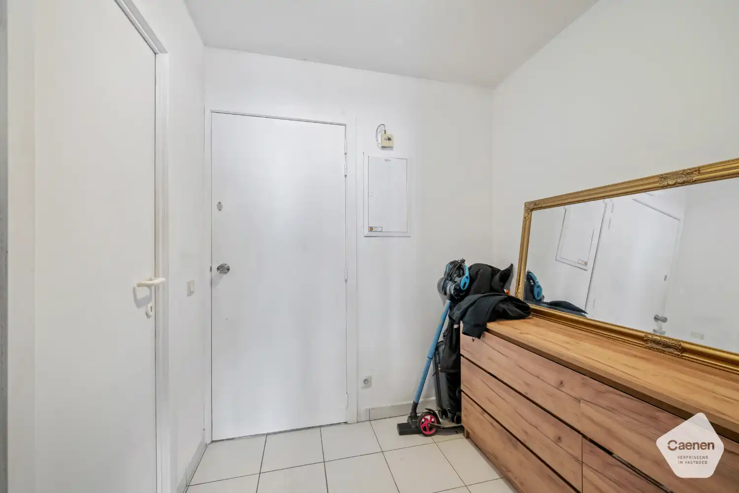 Moderne instapklare studio met prachtig frontaal zicht op zee foto 9