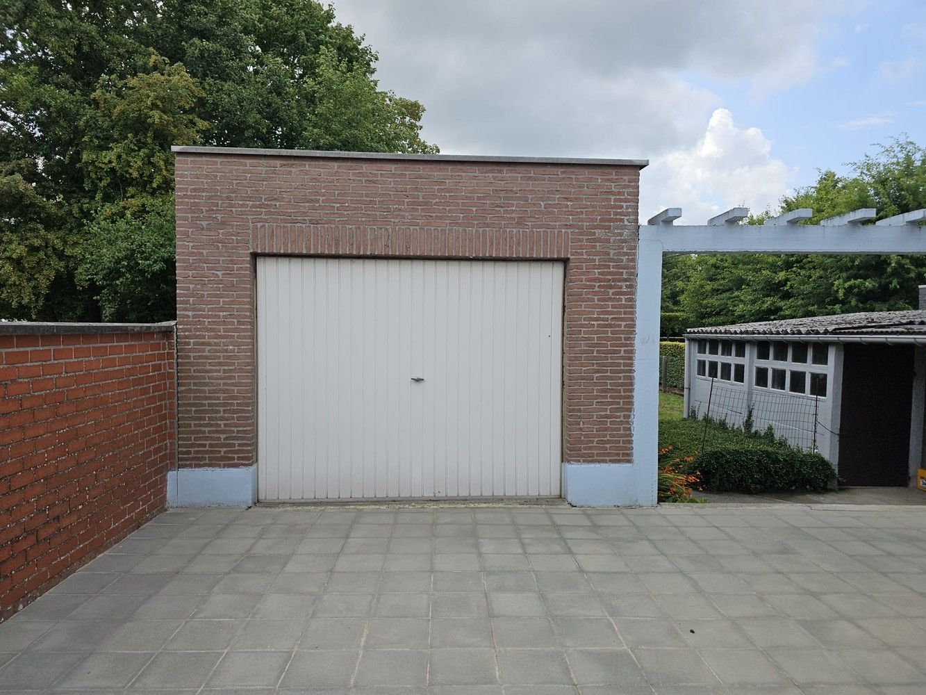 Karaktervolle driegevelwoning met tuin en garage foto 12