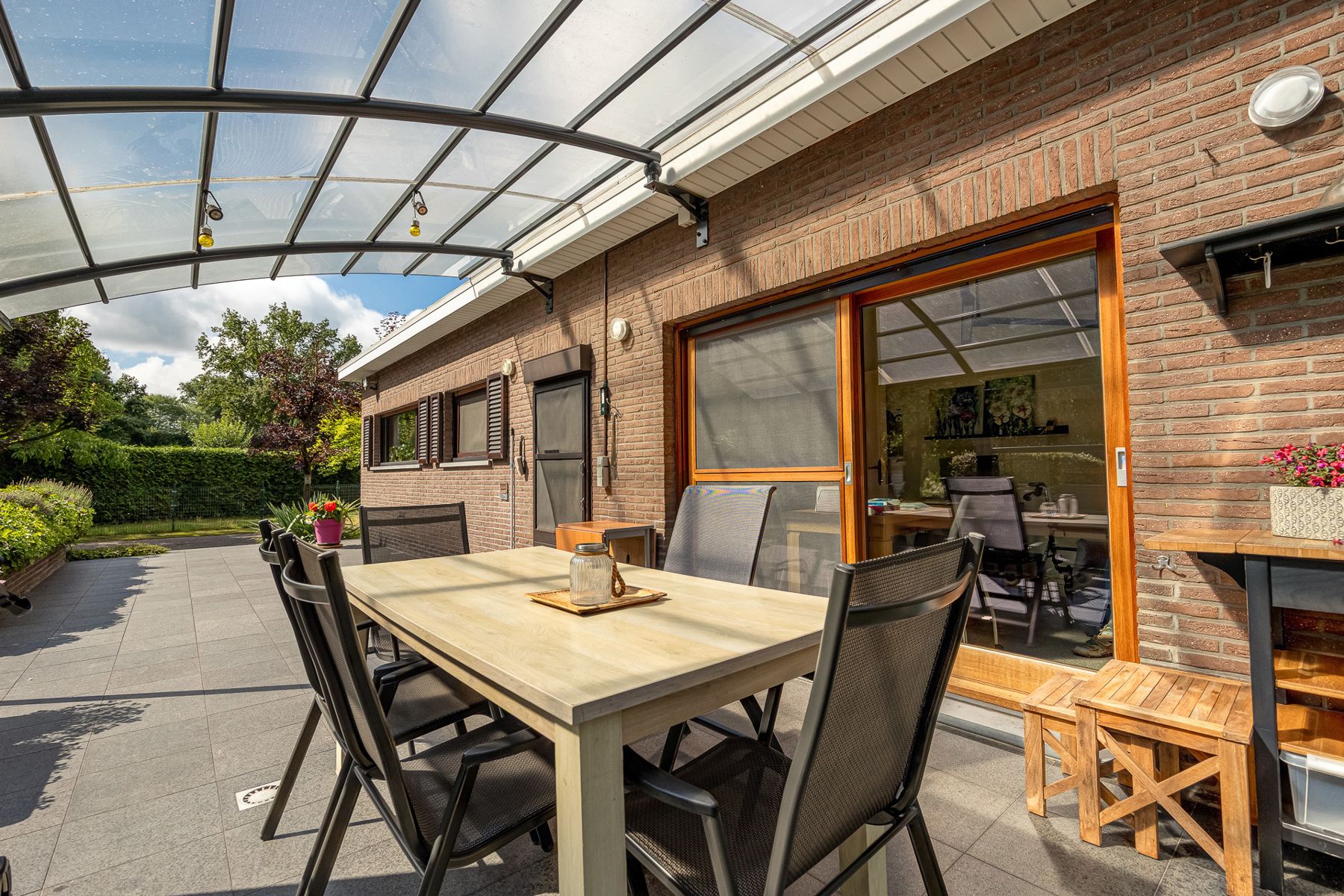 Laagbouwwoning met 4 slaapkamers op een perceel van 2.148m². foto 19