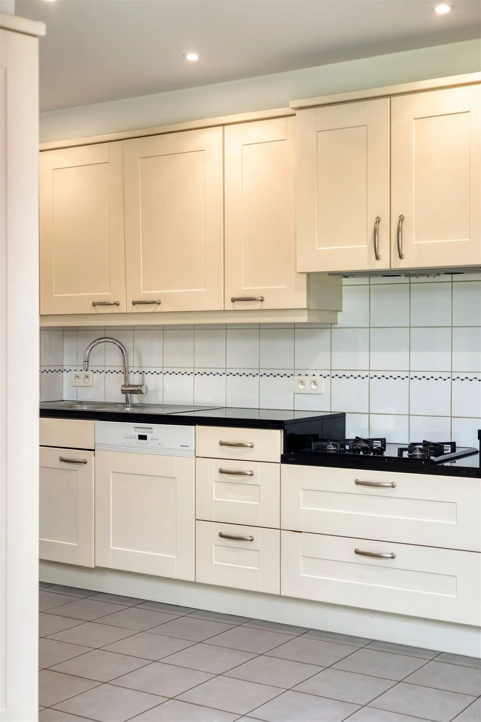 Prachtige open bebouwing met 3 slaapkamers, bureau en ruime tuin op toplocatie te Lint foto 13