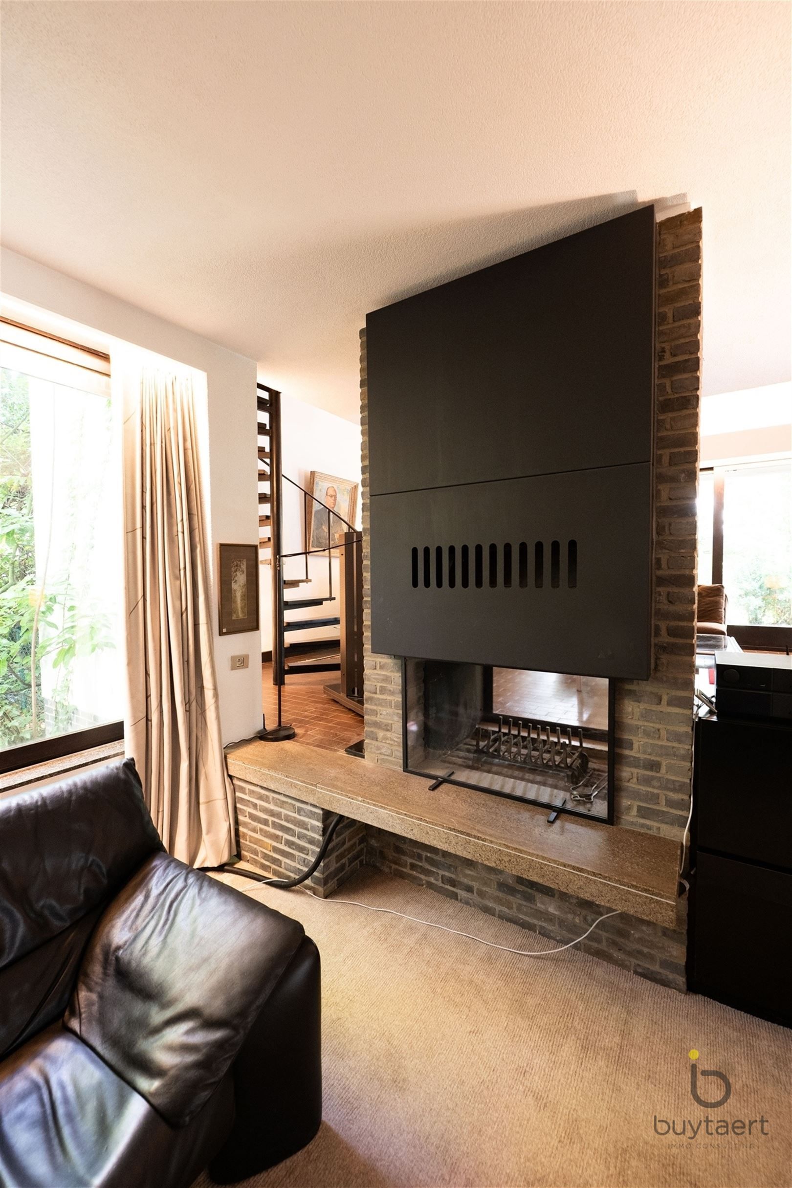 RUIMTE, LICHT ÉN KARAKTER: TE RENOVEREN 70’S VILLA MIDDEN IN HET GROEN! foto 8