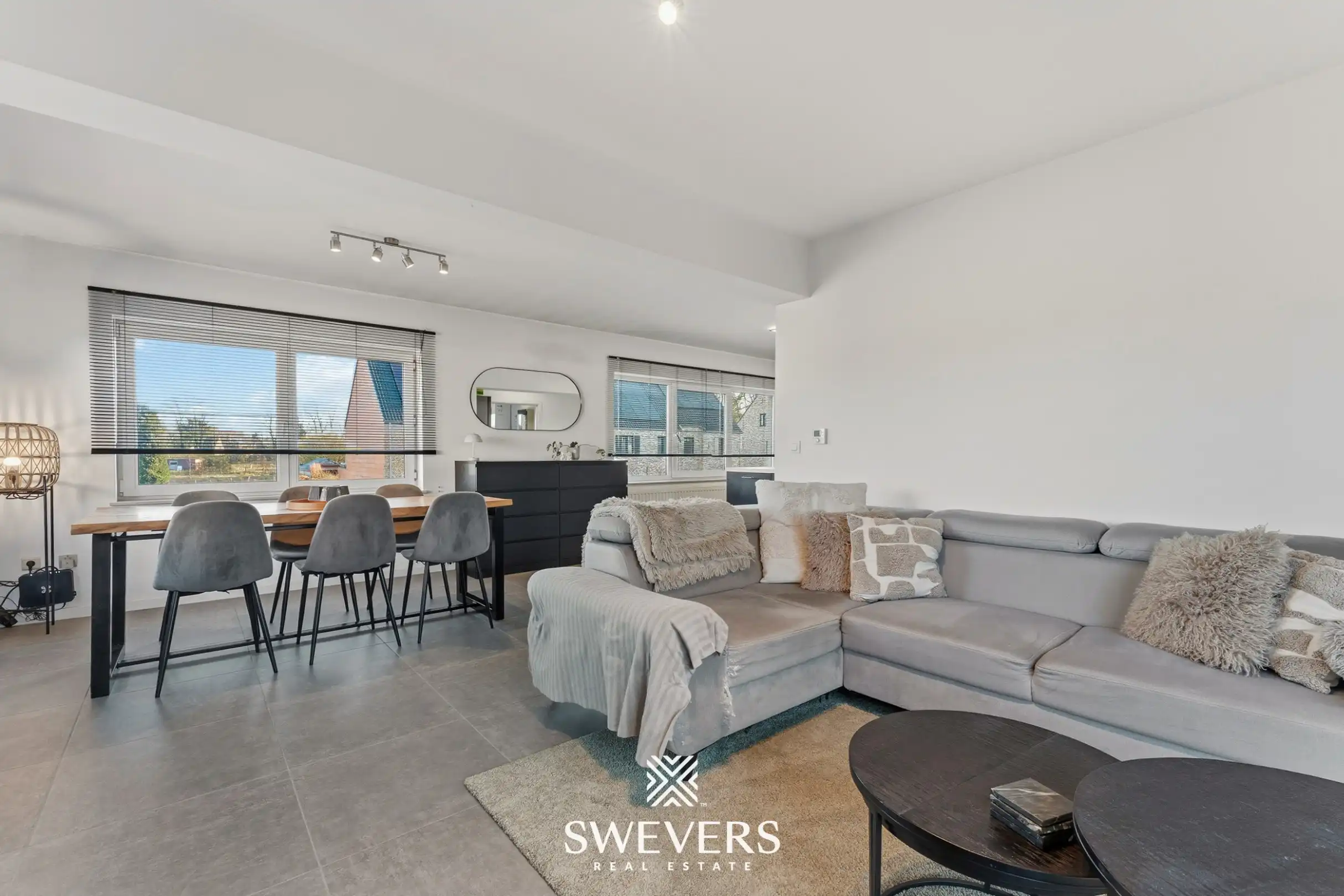 Gerenoveerd appartement met terras op topligging in Diepenbeek foto 4