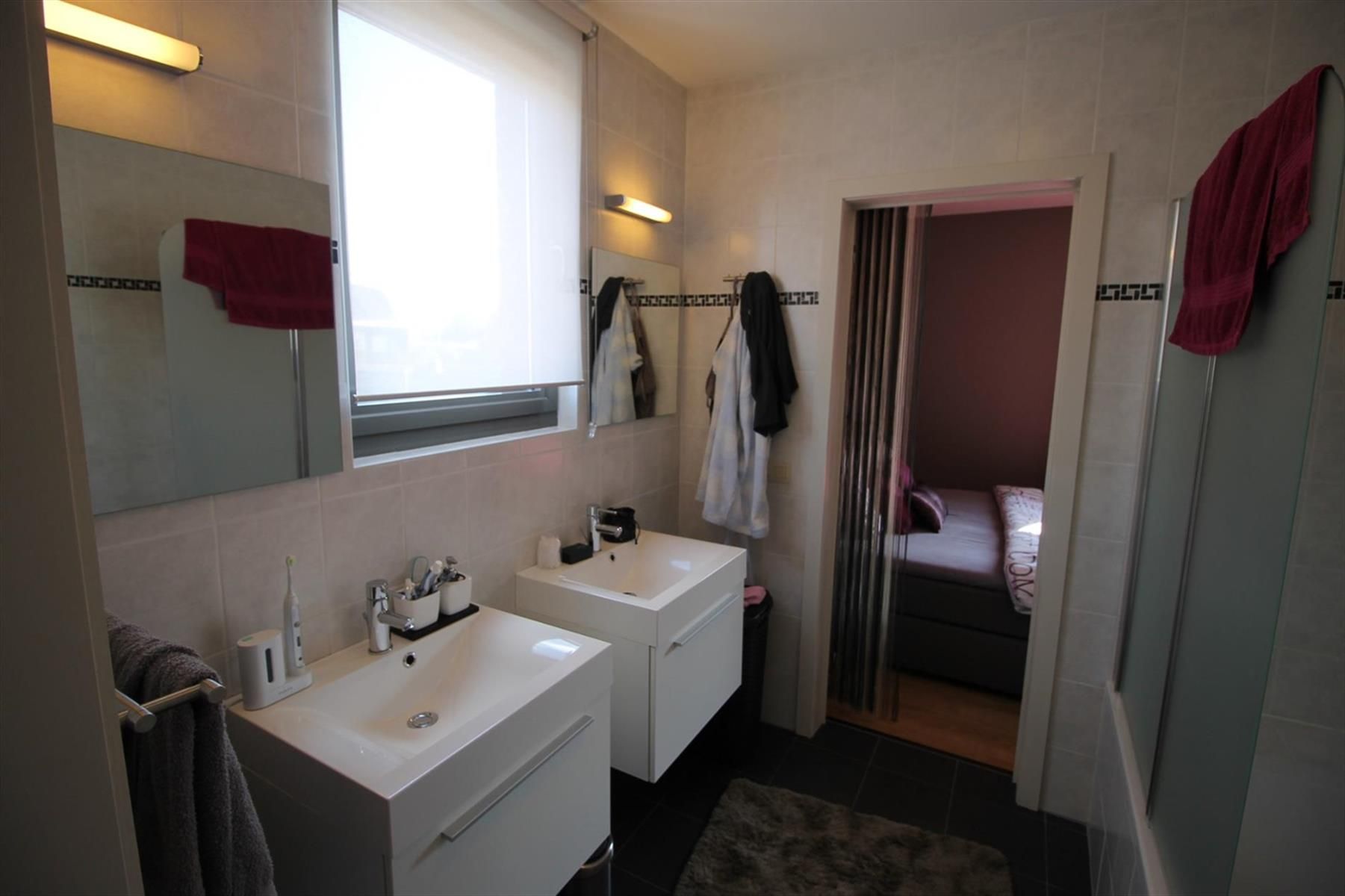 2-slaapkamer appartement op de 1ste verdieping rechts met lift, terras en garage. foto 5