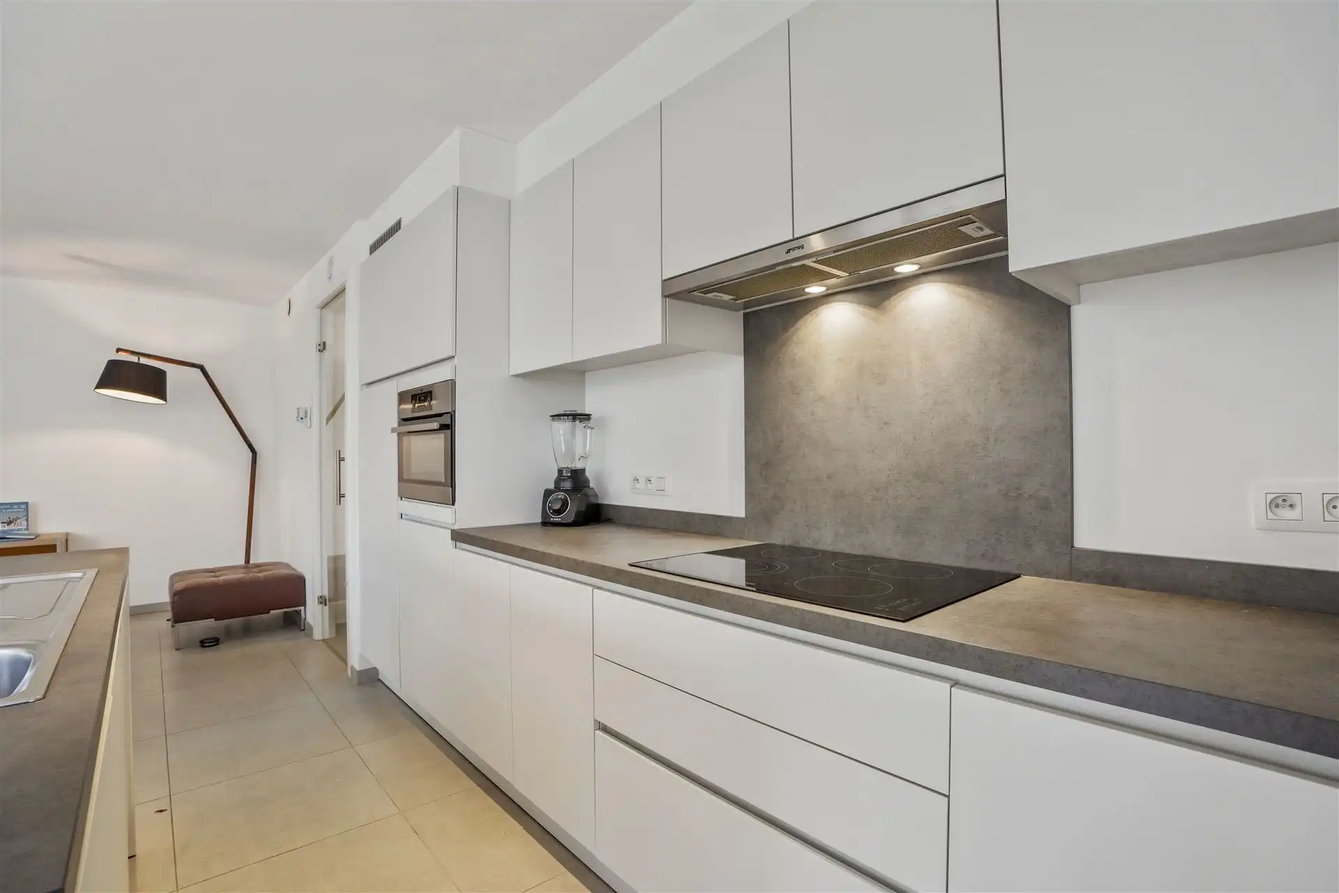 INSTAPKLAAR / RECENT GEBOUW  foto 16