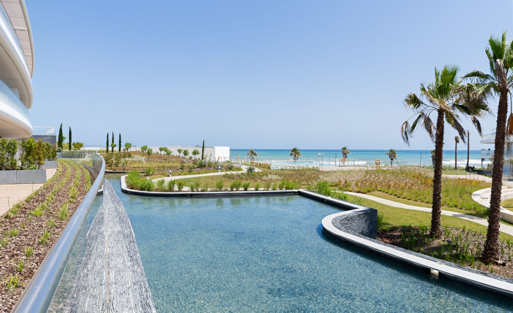 APPARTEMENTEN EN PENTHOUSES AAN HET STRAND - PROJECT THE EDGE - ESTEPONA foto 8