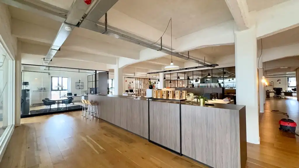 Hip loftkantoor te huur in Handelsdokcenter in Gent foto 3