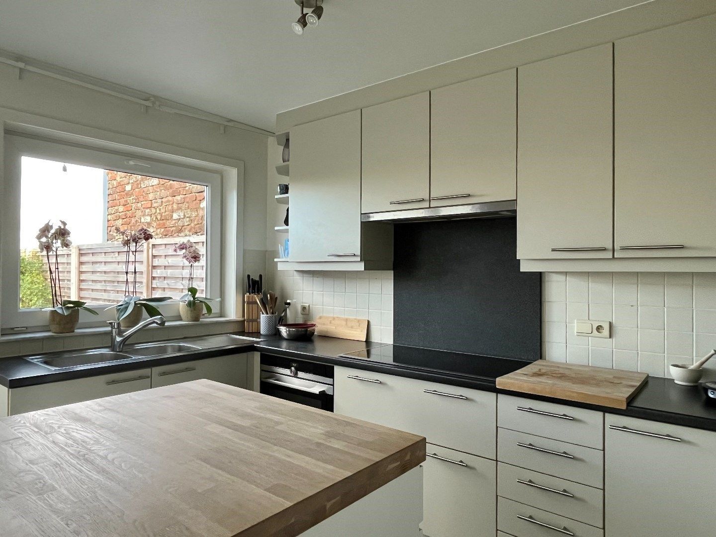 Gezinswoning met 4 slaapkamers te koop in het landelijke Sint-Denijs- Zwevegem!  foto 3