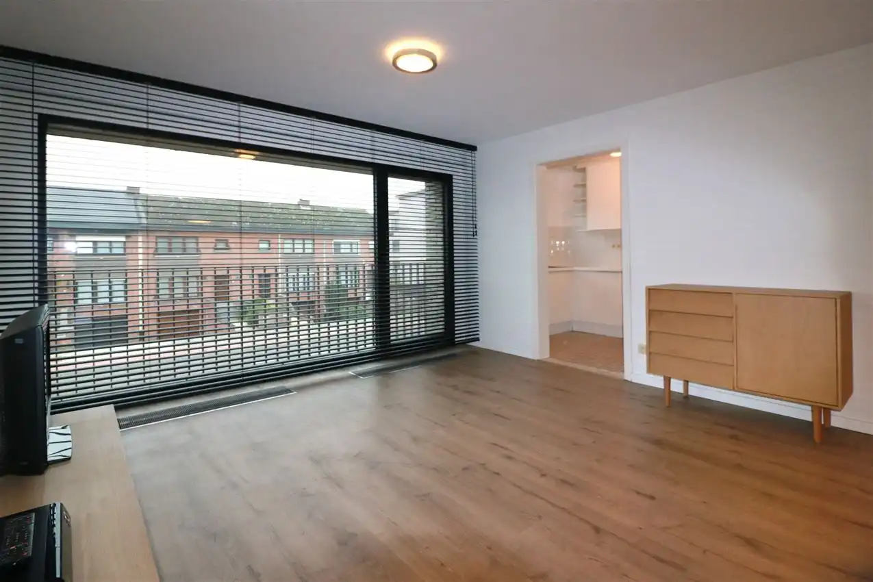 Appartement met 2 slpk, terras, tuin en autostaanplaats foto 5