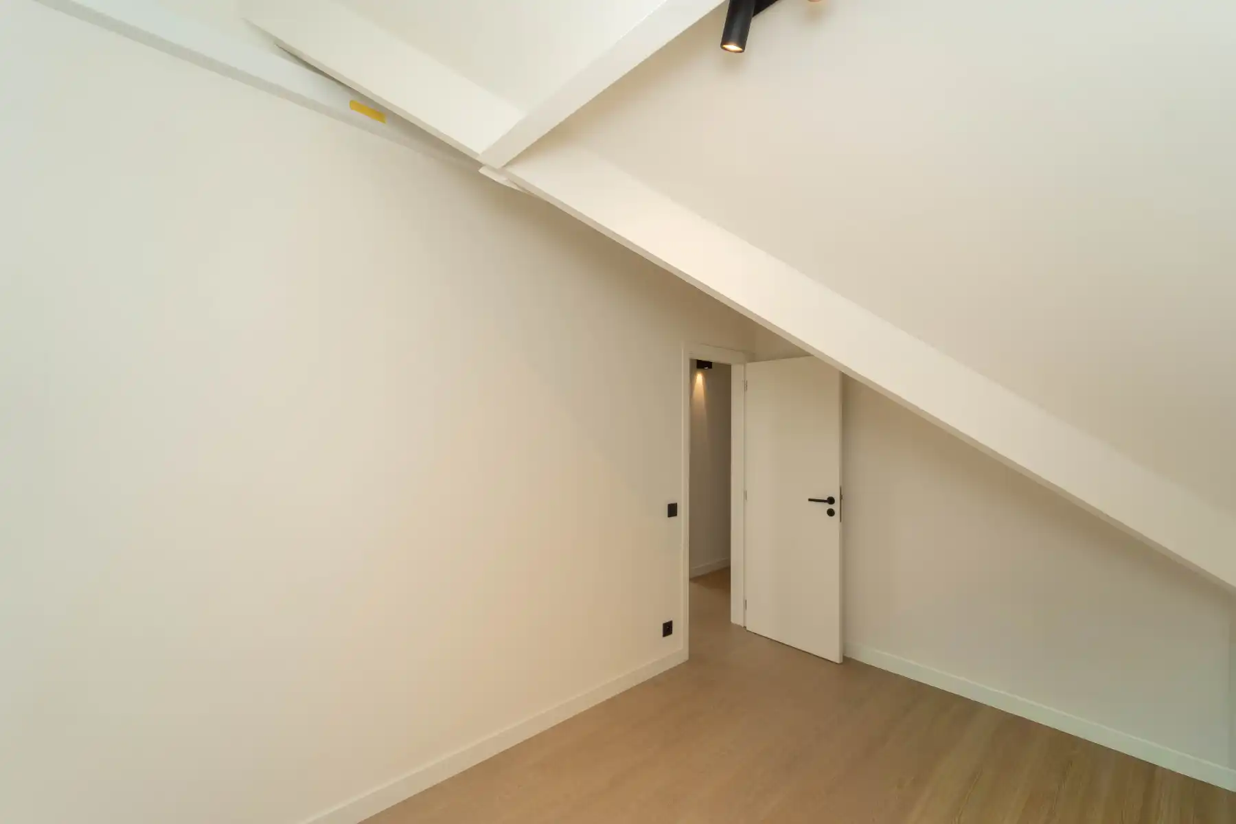 Gerenoveerd, lichtrijk 2 slpk-appartement met zonneterras foto 20