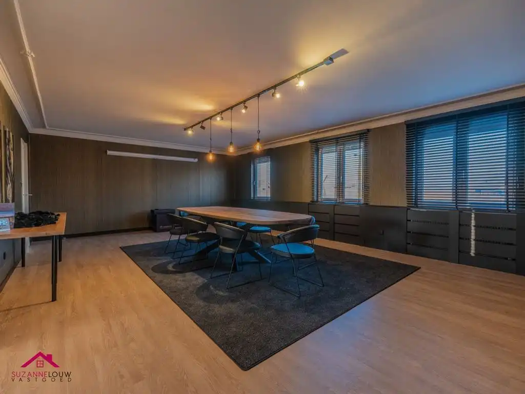 Zeer ruim appartement met 3 slaapkamers foto 11