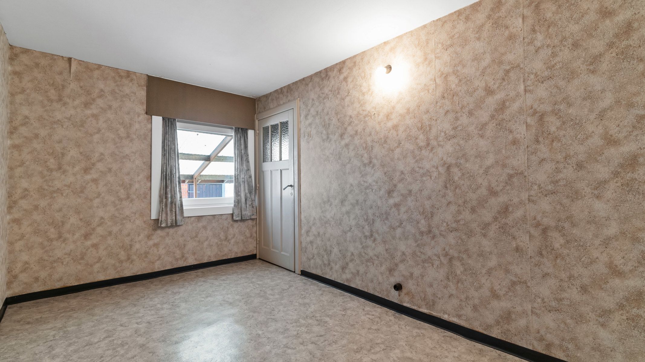 Te renoveren woning met vrij zicht over weilanden foto 16