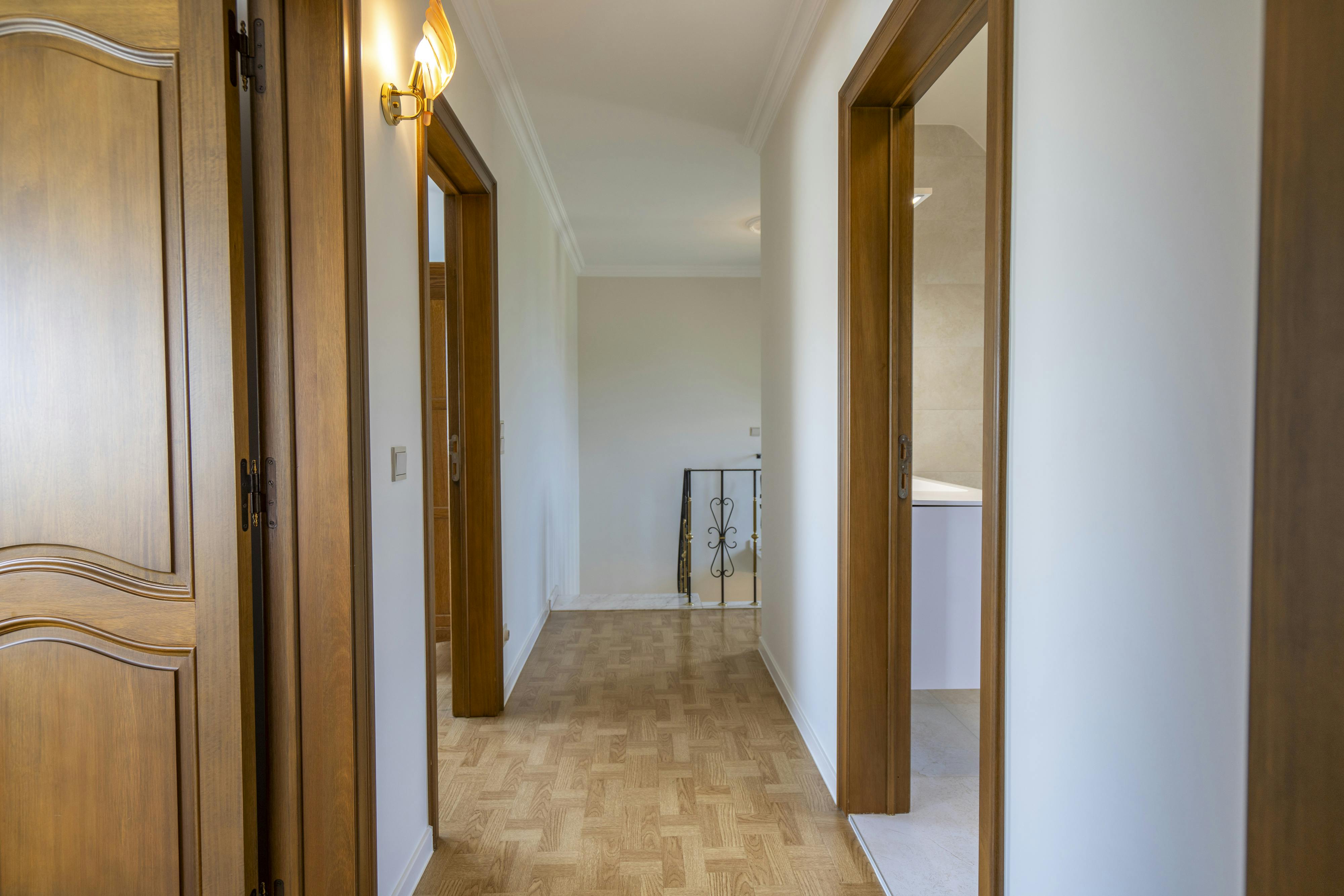 Statige open villa in woongebied met bijgebouw op ca. 2900m² foto 16