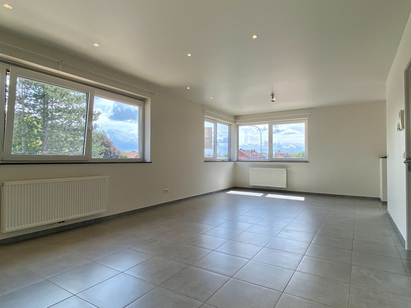 Instapklaar appartement met garage en ruim terras foto 2
