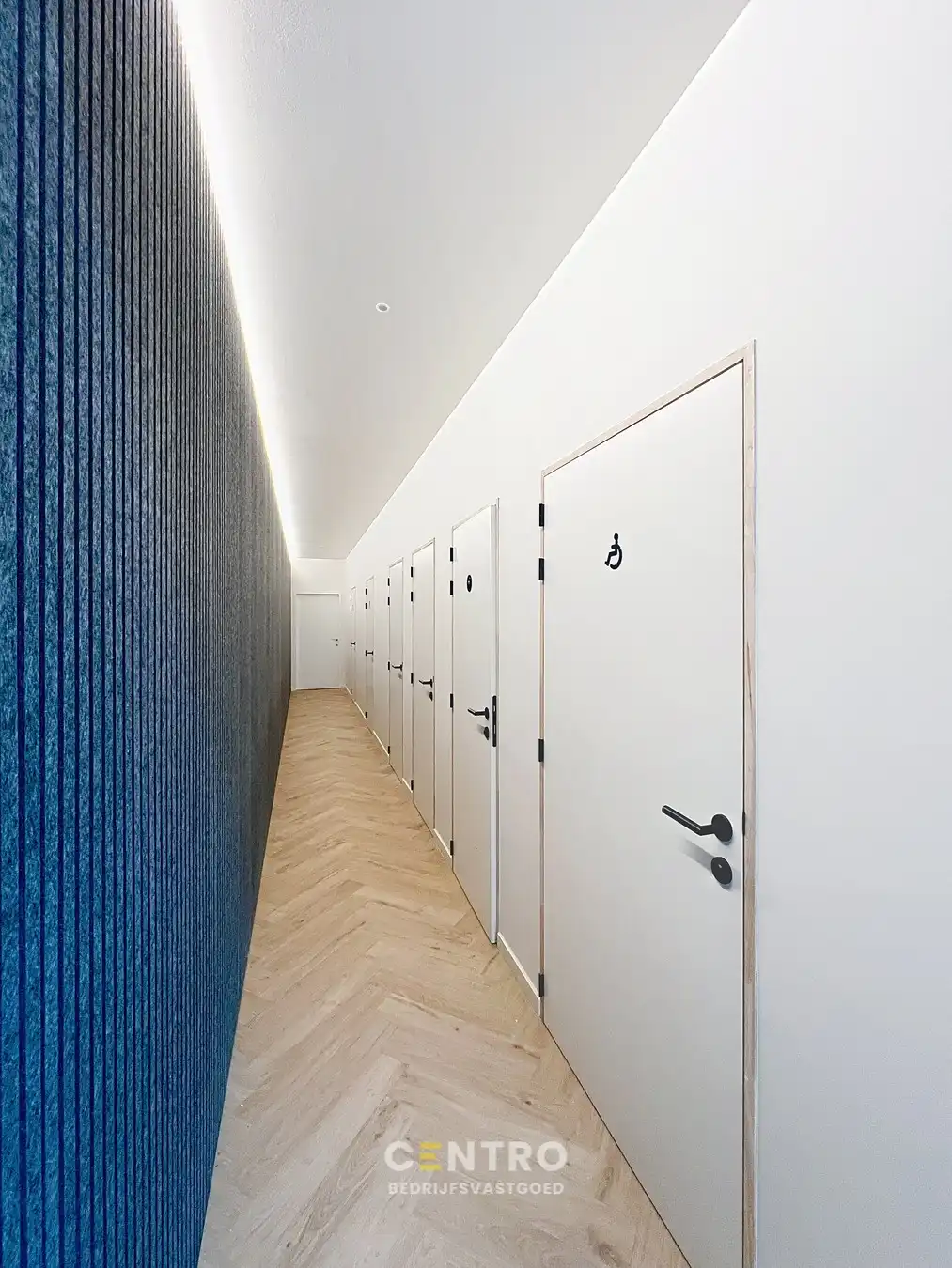 Energiezuinige, vernieuwde SERVICED kantoorruimte met mogelijkheid om een MAGAZIJN (215m²) bij te huren op Ieper Business Park! foto 12