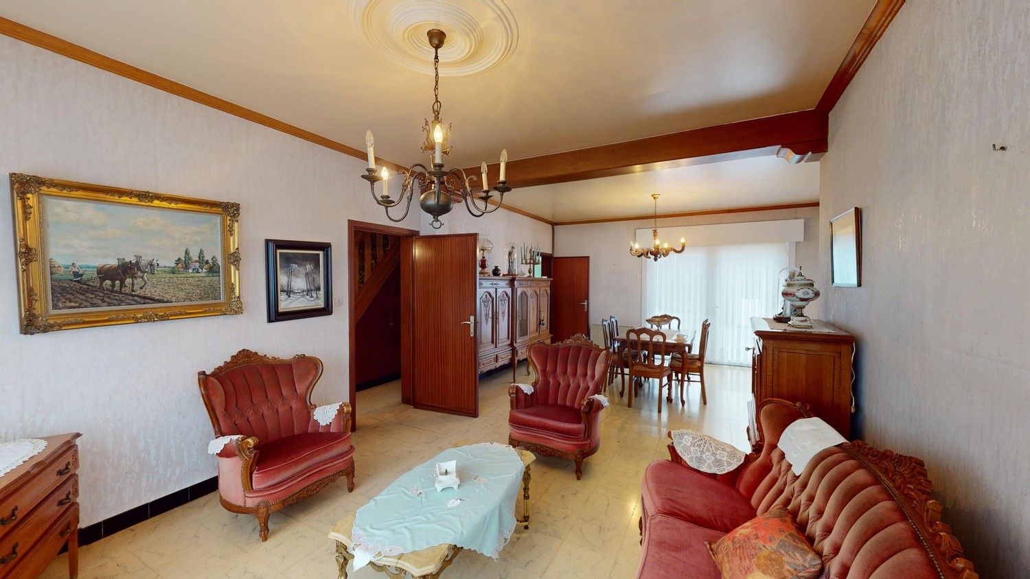Mooi gelegen te renoveren woning. foto 2
