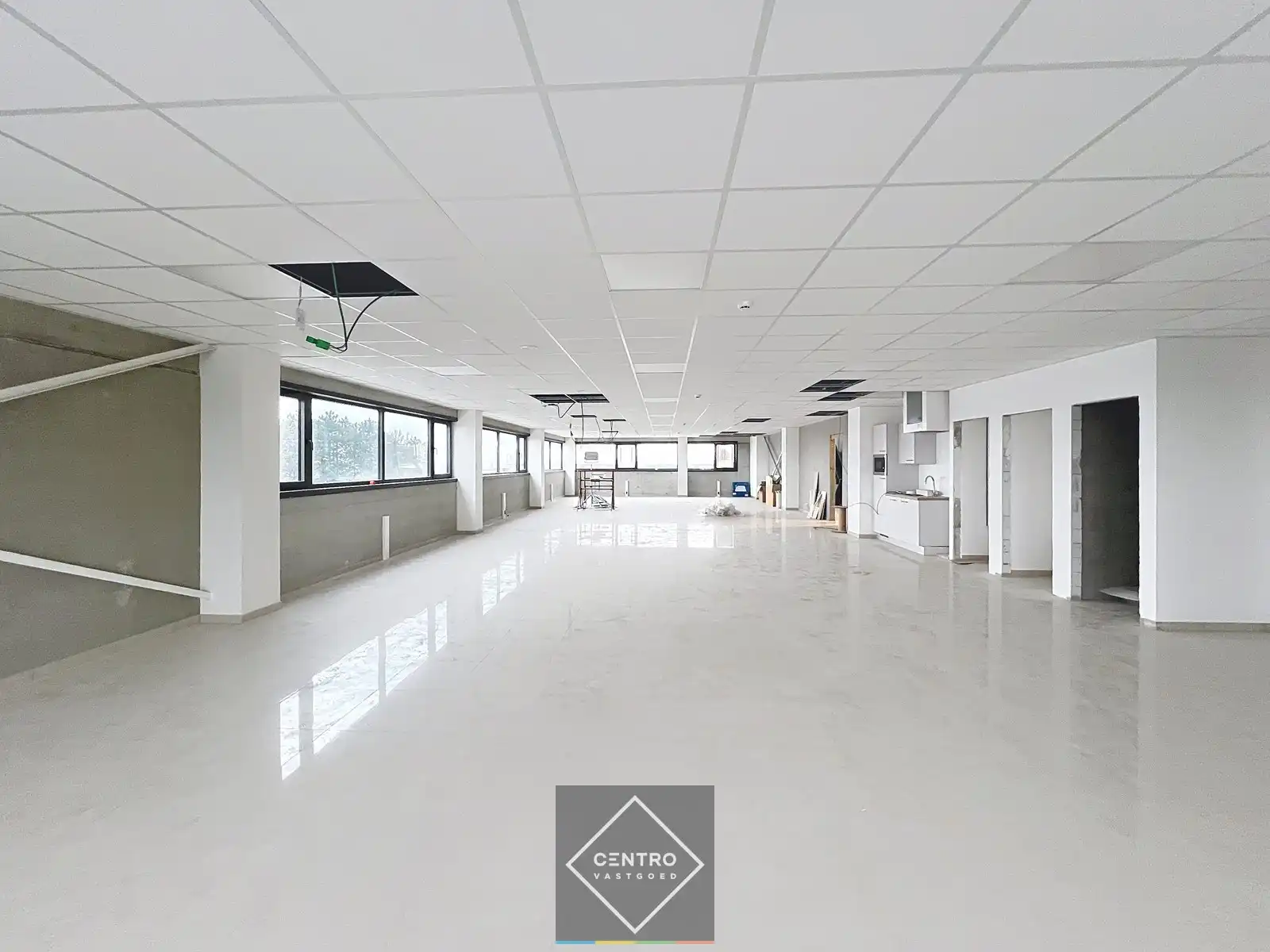 Laatste ENERGIEZUINIGE kantoorruimte (± 210 m²) TE HUUR op zichtlocatie te Vichte. Laadpalen, warmtepompen etc. foto 6