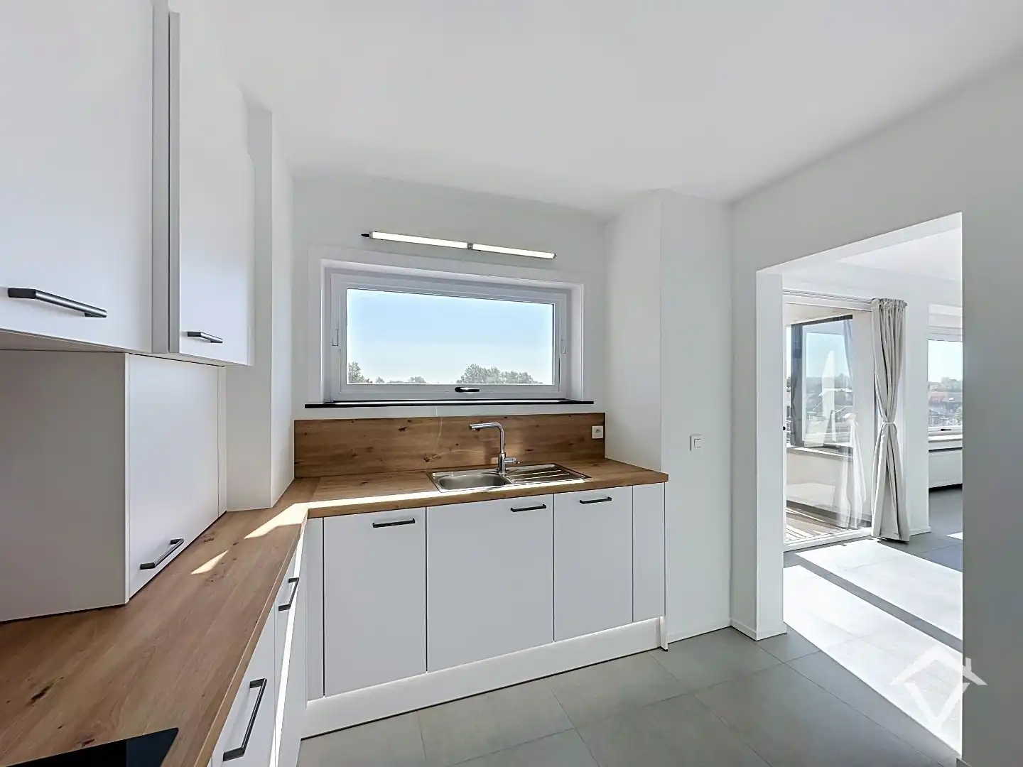 VOLLEDIG VERNIEUWD APPARTEMENT MET AUTOSTAANPLAATS OP EEN TOPLOCATIE IN KOKSIJDE foto 11